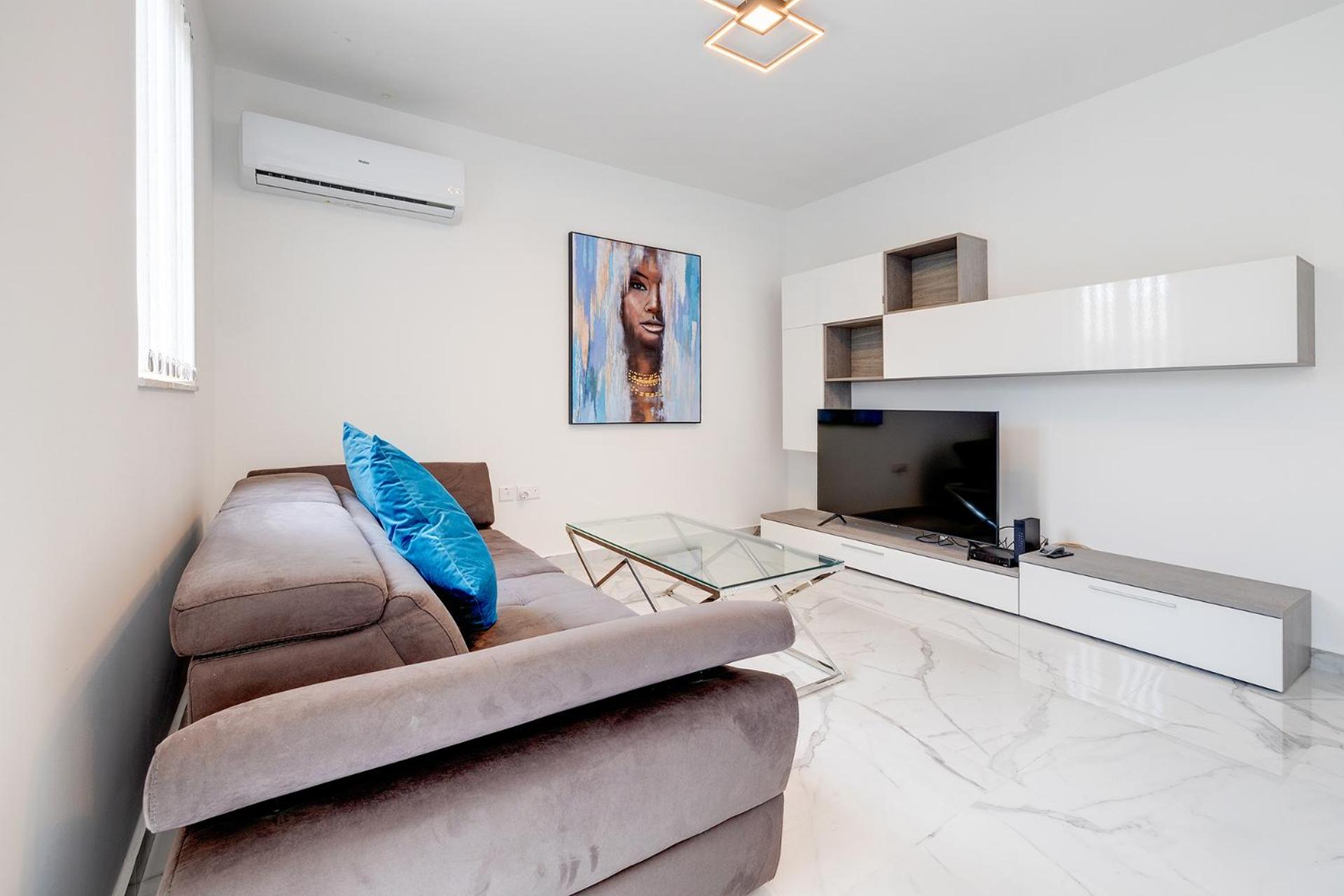 Deluxe Apartment steps to St Georges Bay — St Julian's