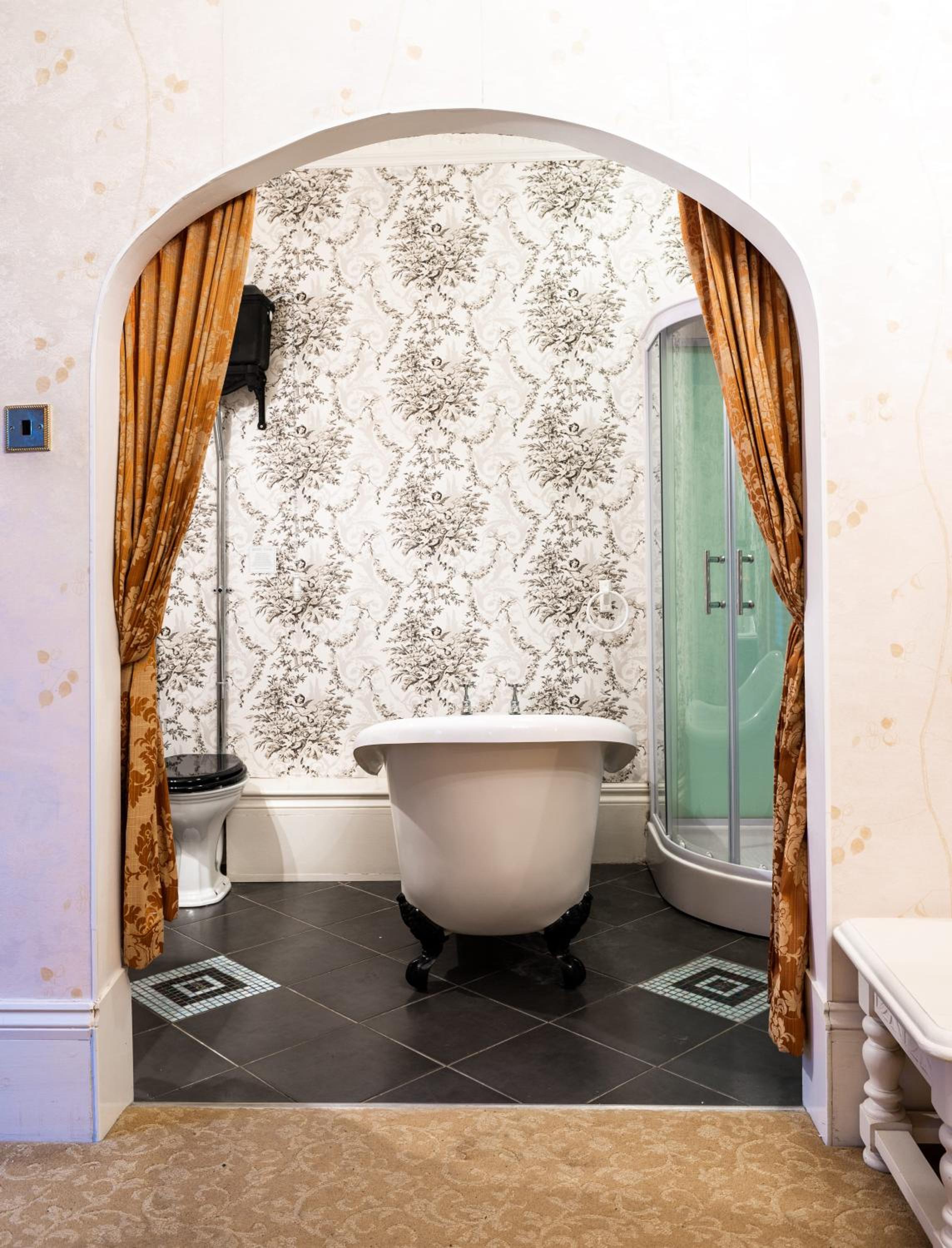Enchanted Manor — photo 53