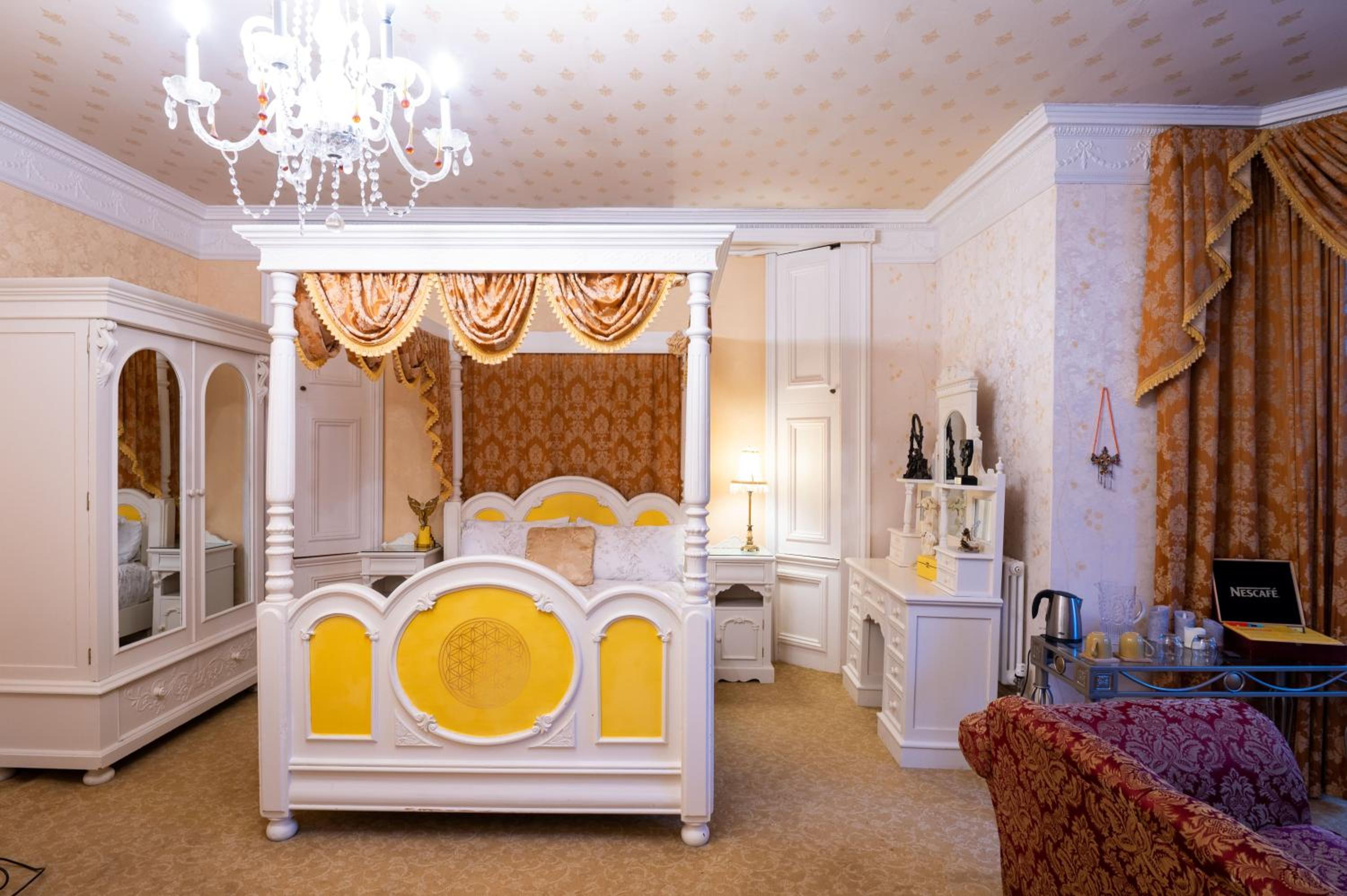 Enchanted Manor — photo 5