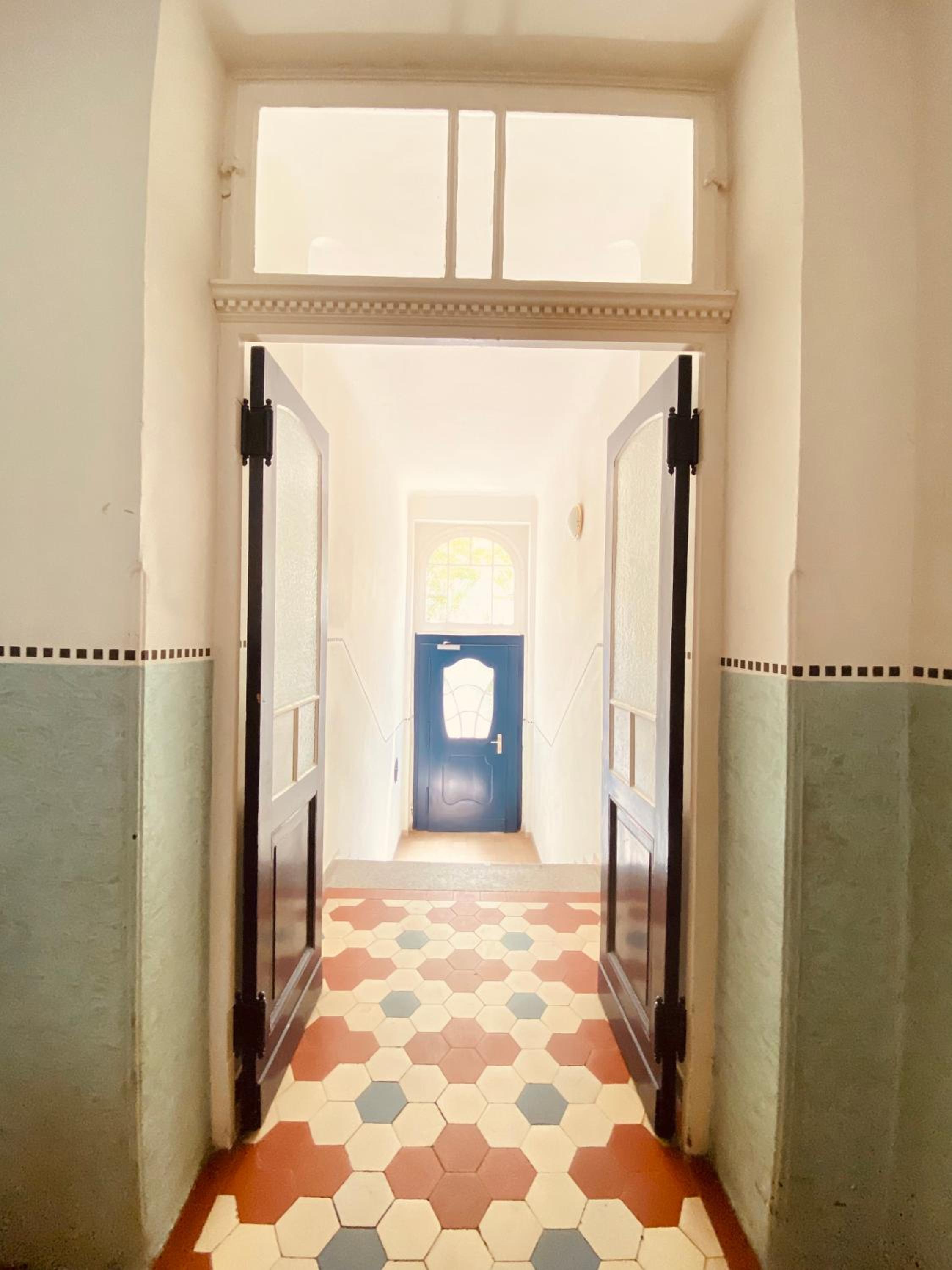Jugendstil-Altbauwohnung mit Dachterrasse direkt an der Karlsaue