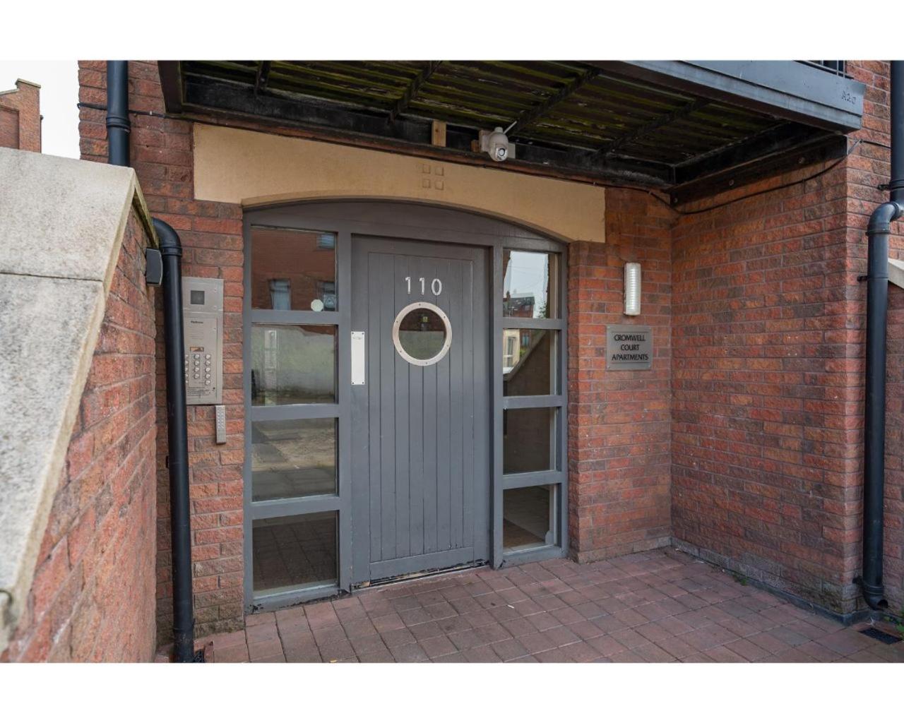 Central Belfast Apartments: Cromwell view 2