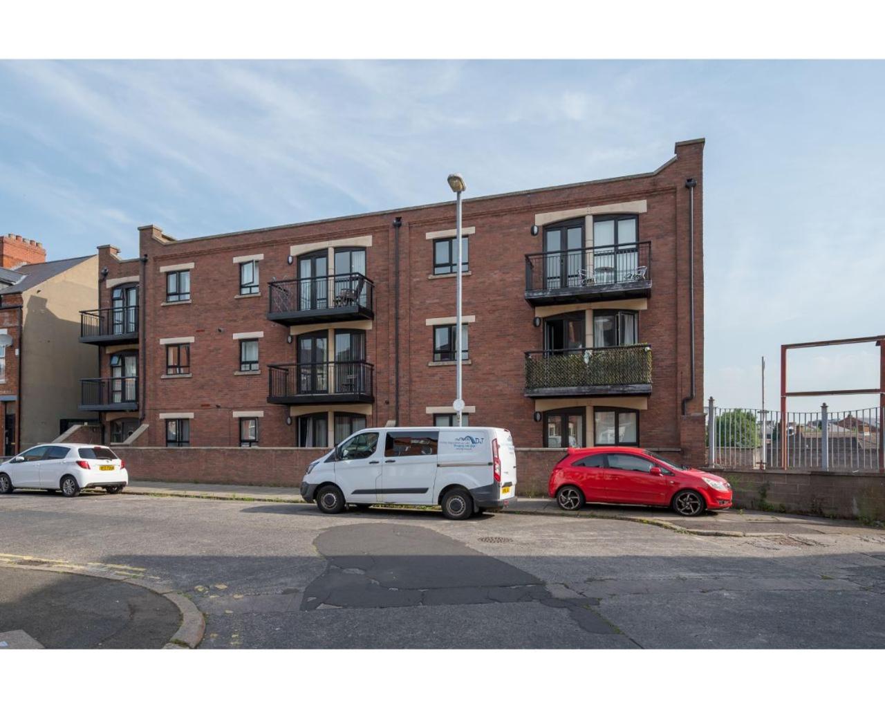 Central Belfast Apartments: Cromwell view 3