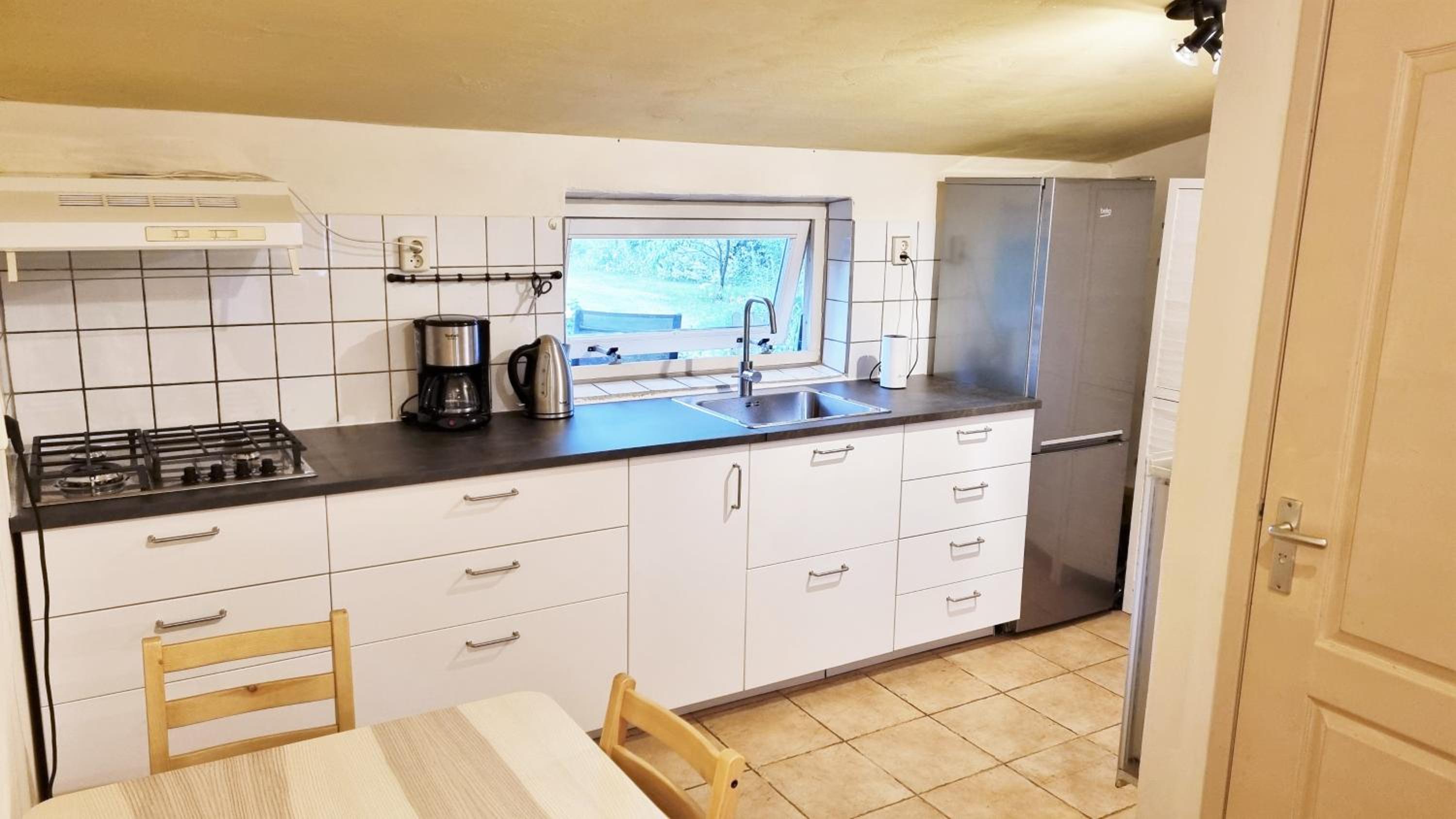 ONO28 Romantic holiday home with large garden view 3