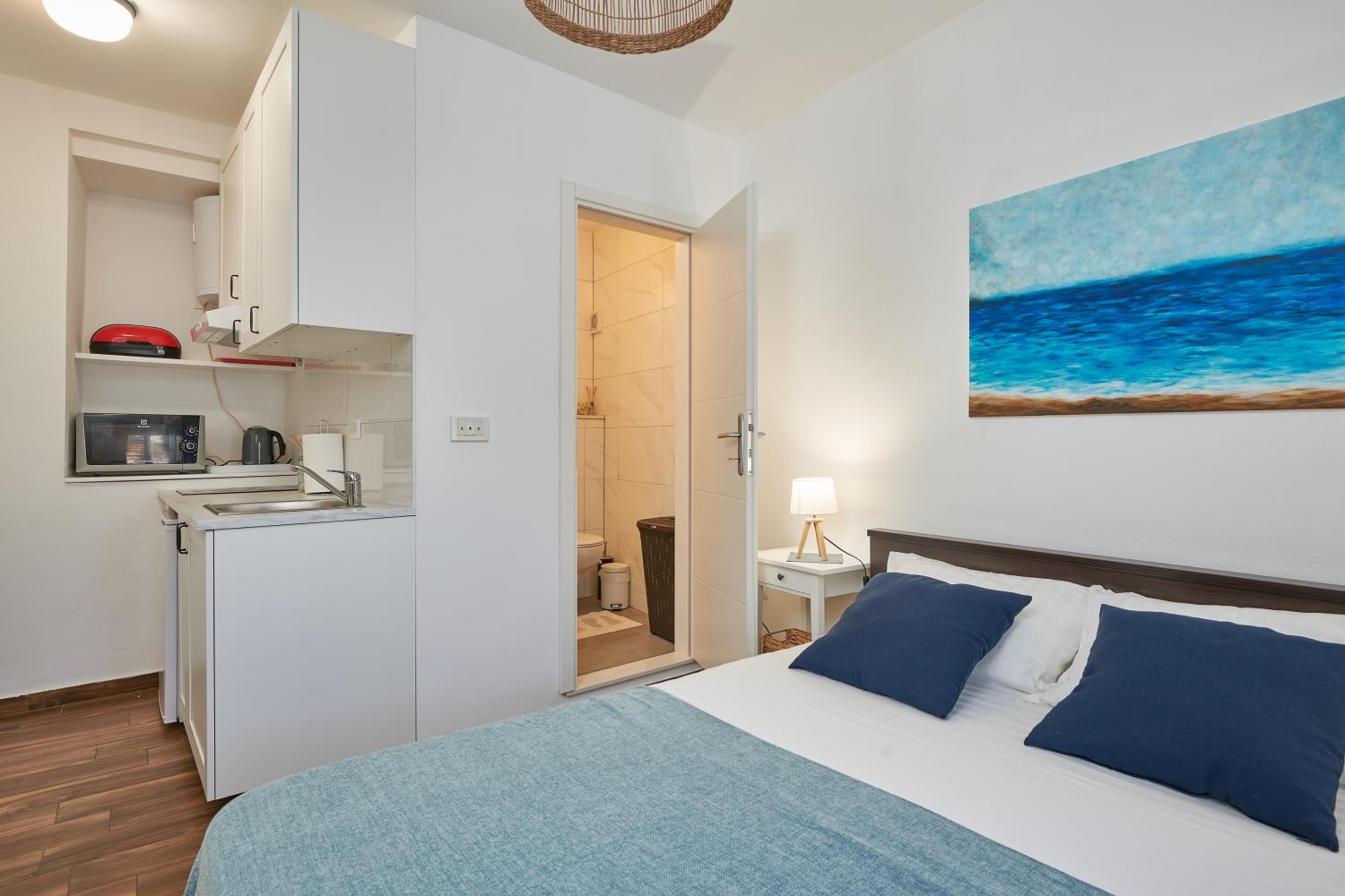 Studio apartment Tramonto view 2