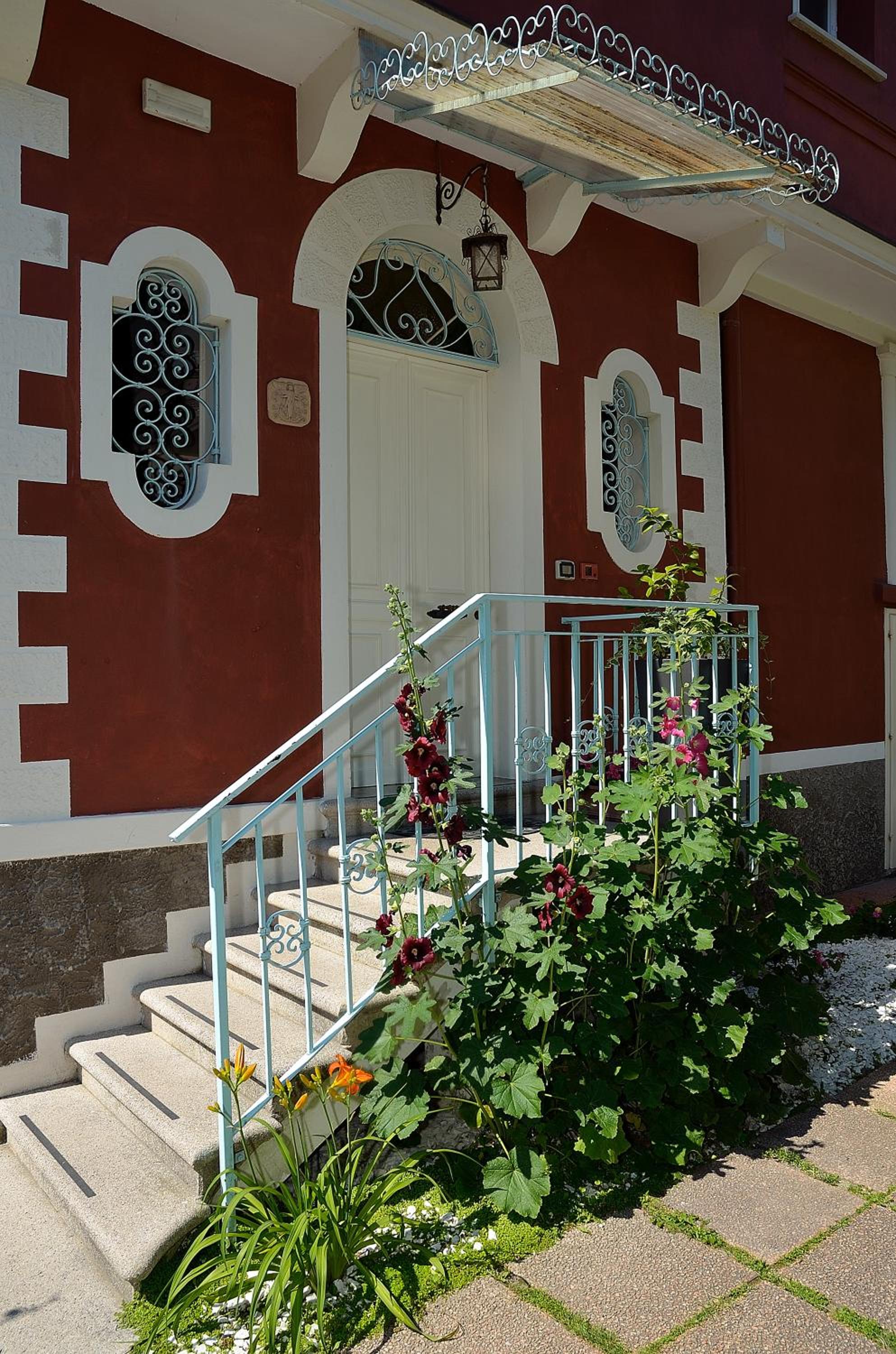 Photo 6