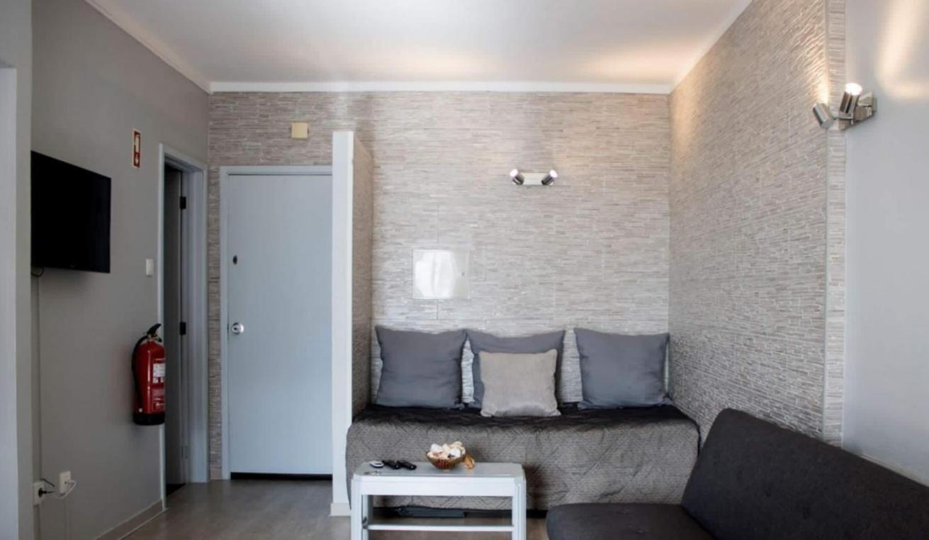 One Bedroom WEST Apartment - Tower B view 4