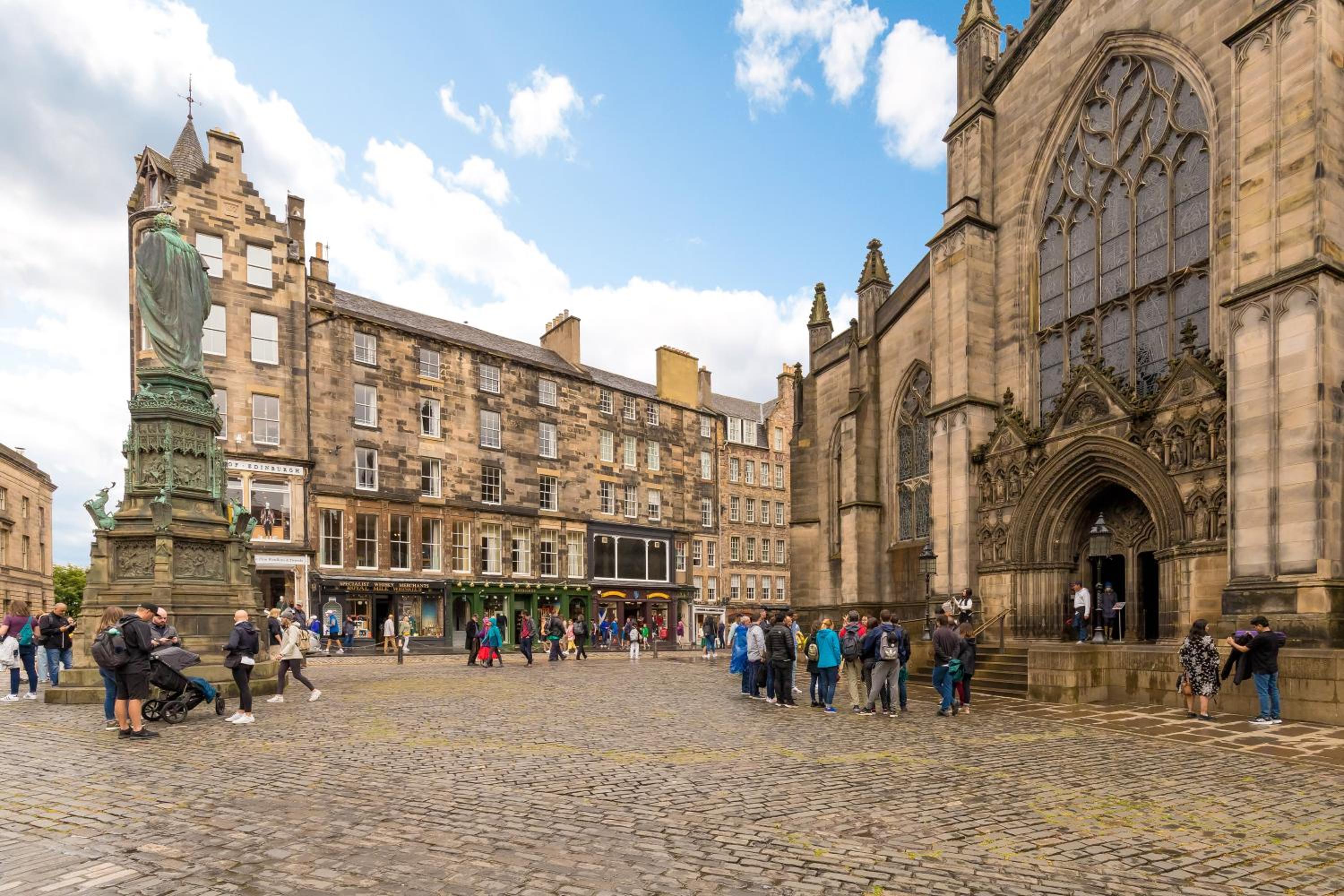 Royal Mile Apartments by Joivy view 2