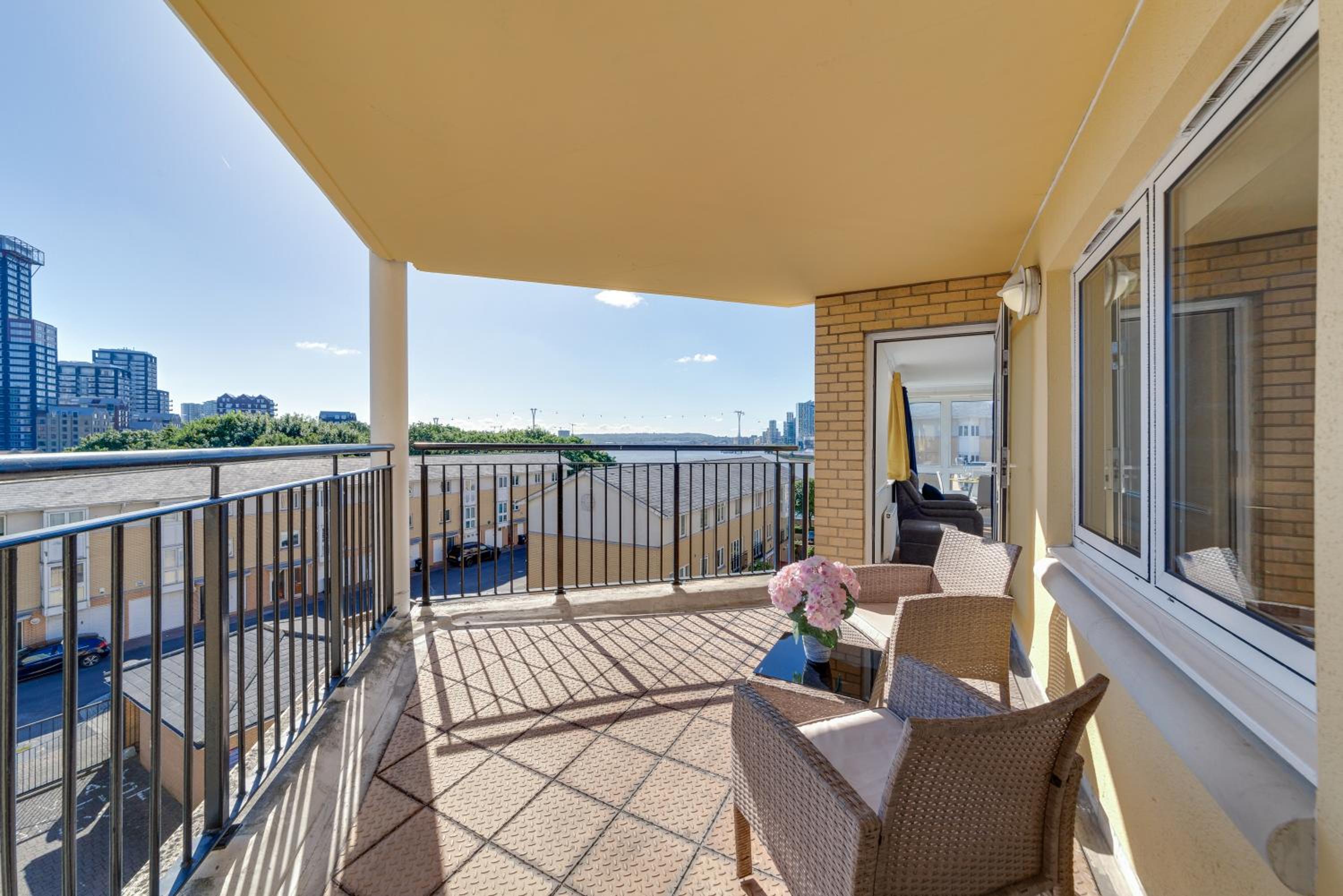 Flourish Apartment - Constant Court - Canary Wharf