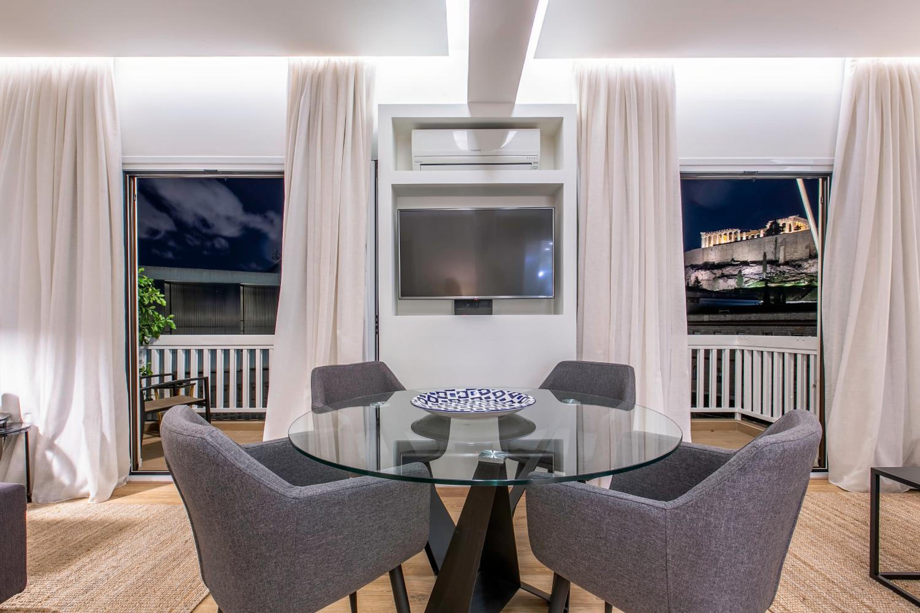 Modern flat in the grounds of Acropolis Monuments -Armonia-