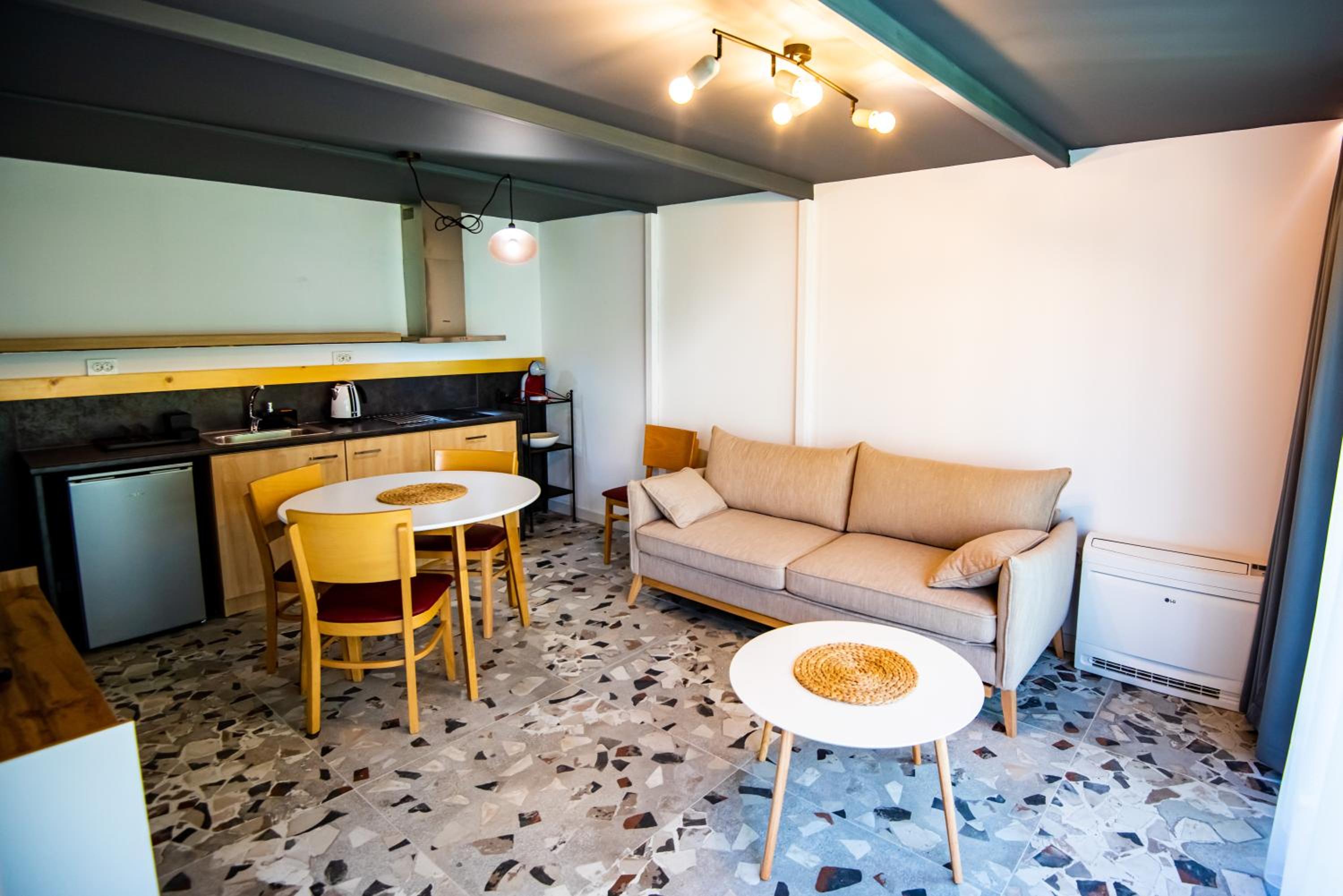 Guest House 7
