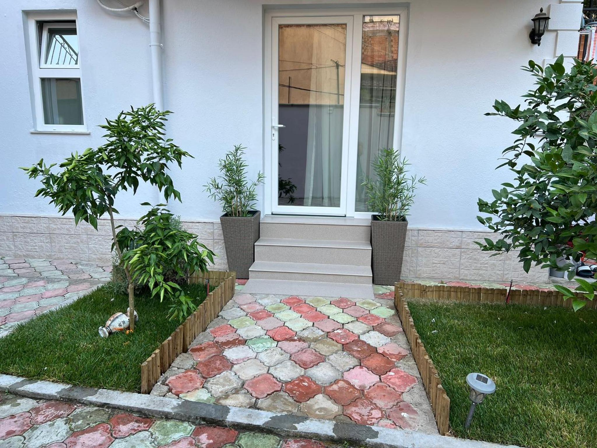 Florent's Superb Studio, free parking & garden!!