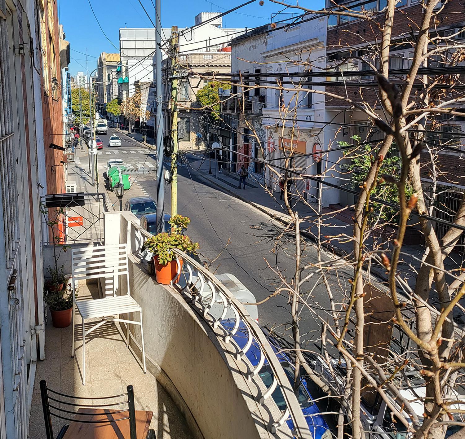 3 ambientes con balcón y Pràctico, lindo y con todo cerca!