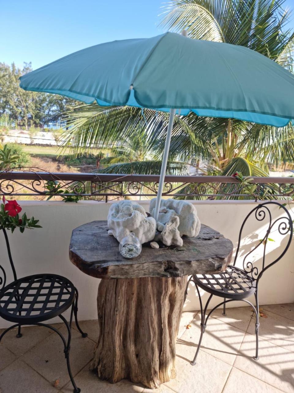 Dreamy beach view and 5 mins walk to beach - Sunset Lagoon Luxury Lodgings view 3