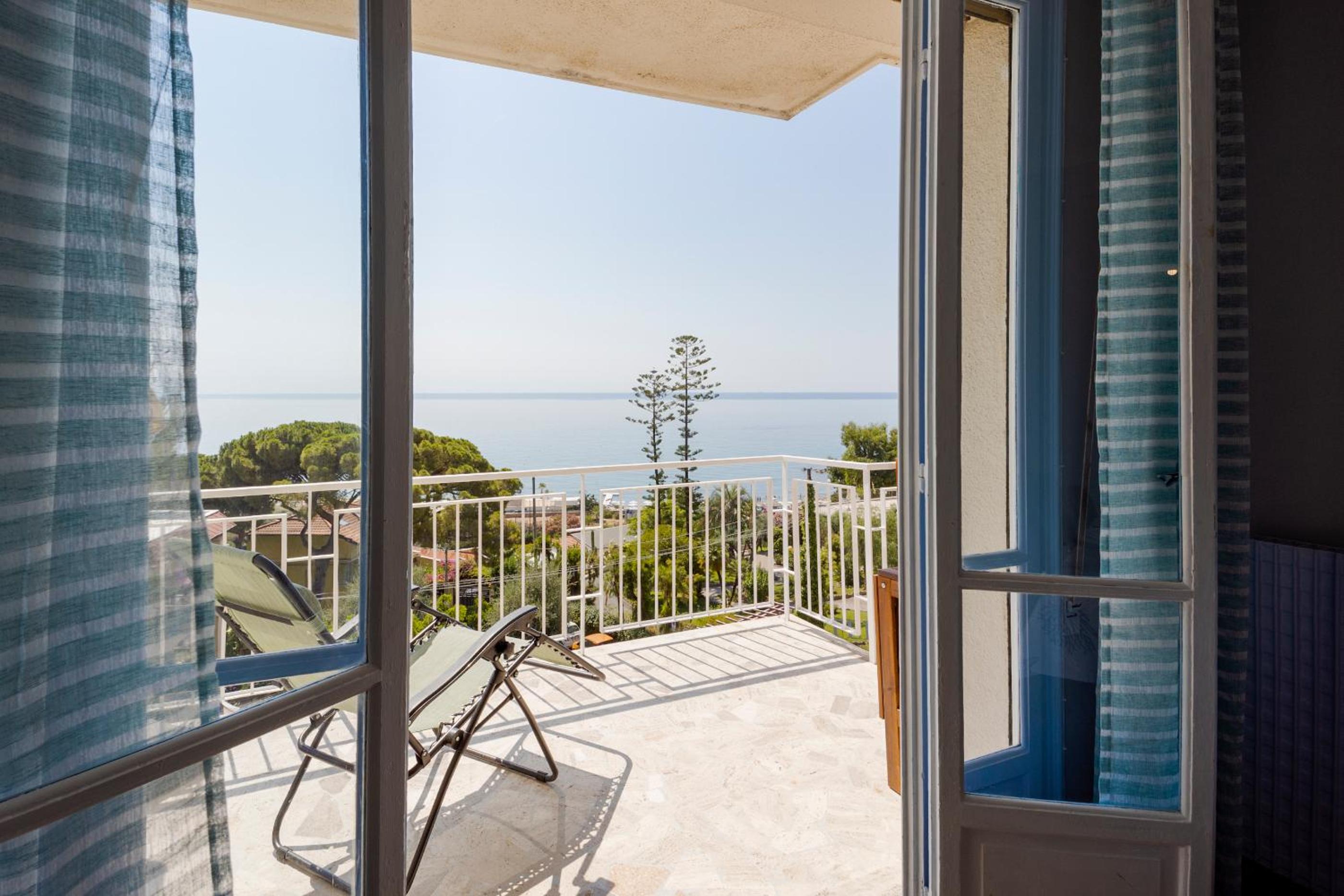 GuestHost - Foce Charming Seaview Flat photo 2