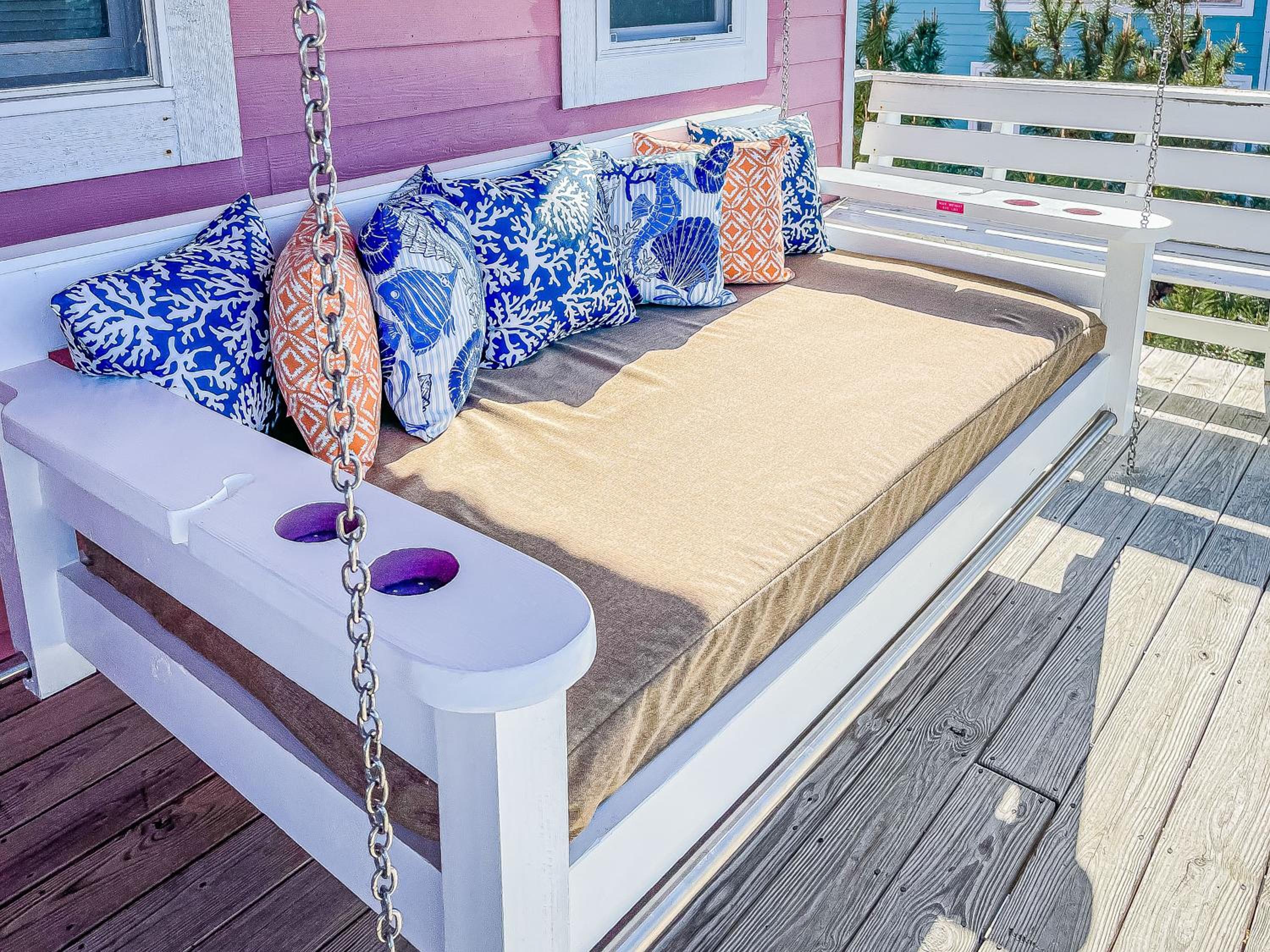 Raspberry Duck - Duck Landing, 525 Yds to Beach, Pool, Tiki Bar, Hot Tub, Close to Downtown