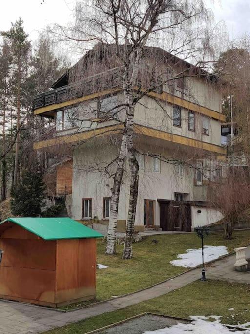 Grosse 4 Zimmer Wohnung mit traumhafter Aussicht view 3