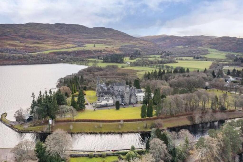 Hotel 3 BR Luxury Apt at Highland Club - Fort Augustus - Image 1