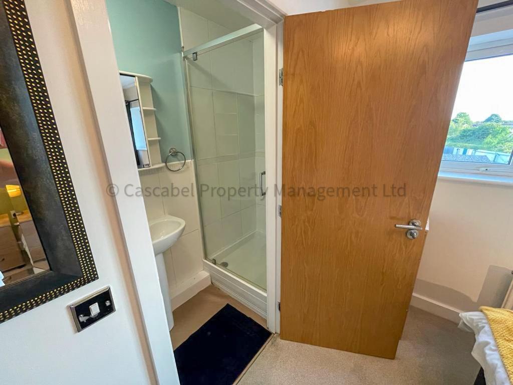 159 Sculcoates Lane, Fully equipped, self catering, close to multiple bars and restaurants and Hull University view 3