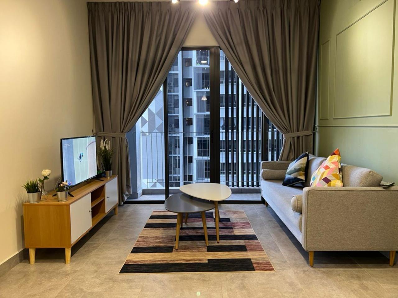 Millerz Square, Old Klang Road Near Mid Valley by De Harlequins Guesthouse