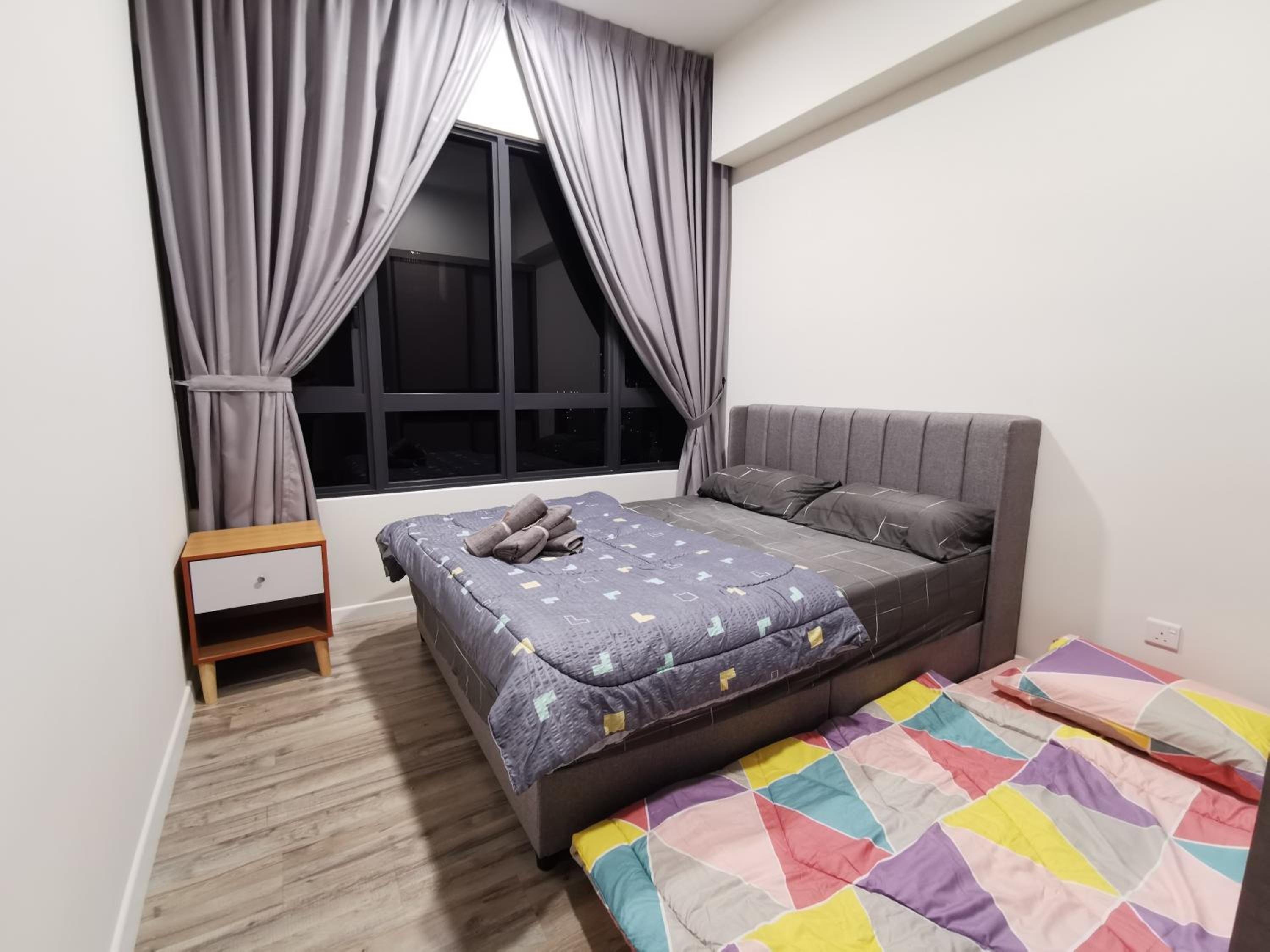 Millerz Square, Old Klang Road Near Mid Valley by De Harlequins Guesthouse