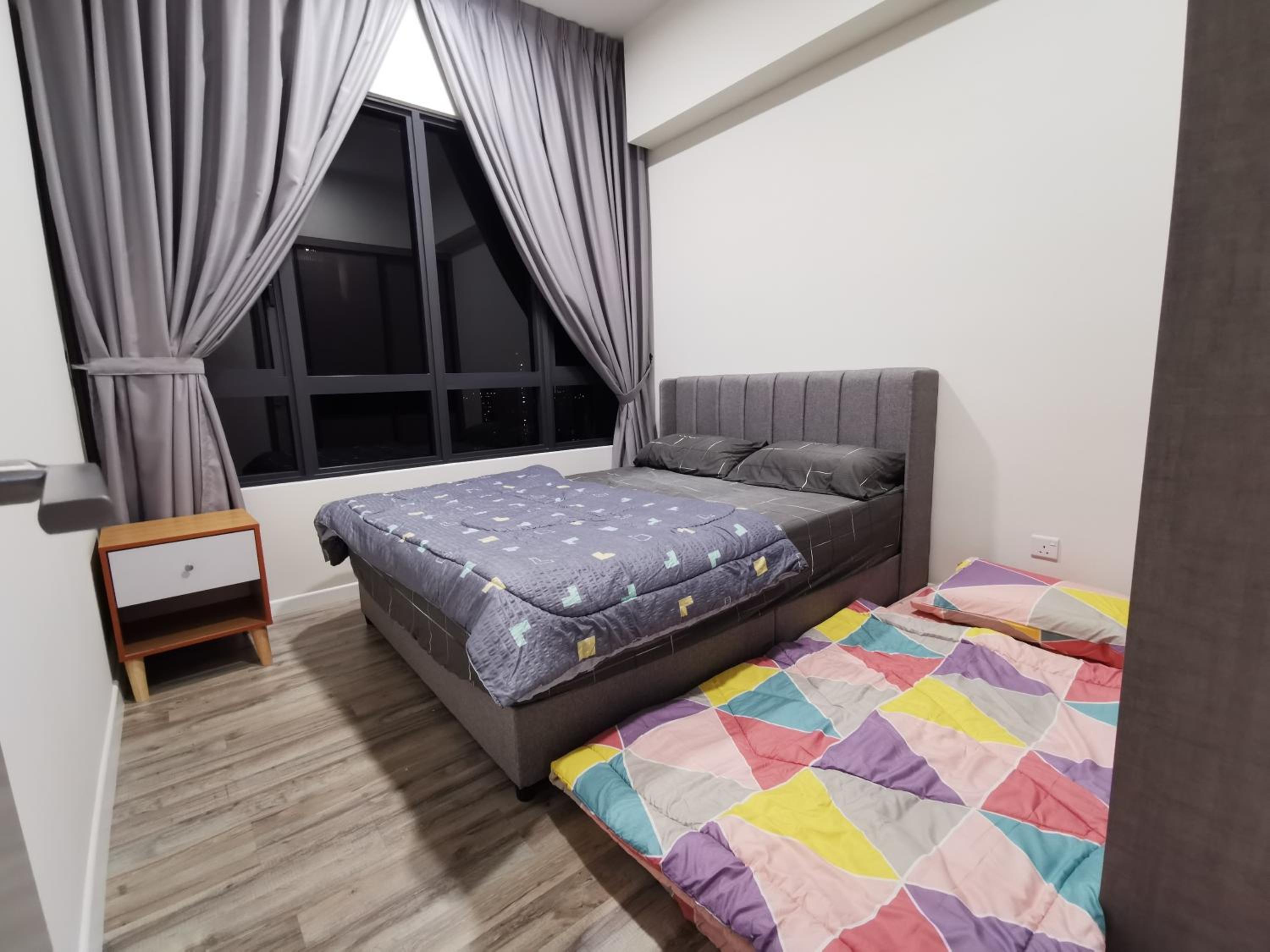 Millerz Square, Old Klang Road Near Mid Valley by De Harlequins Guesthouse
