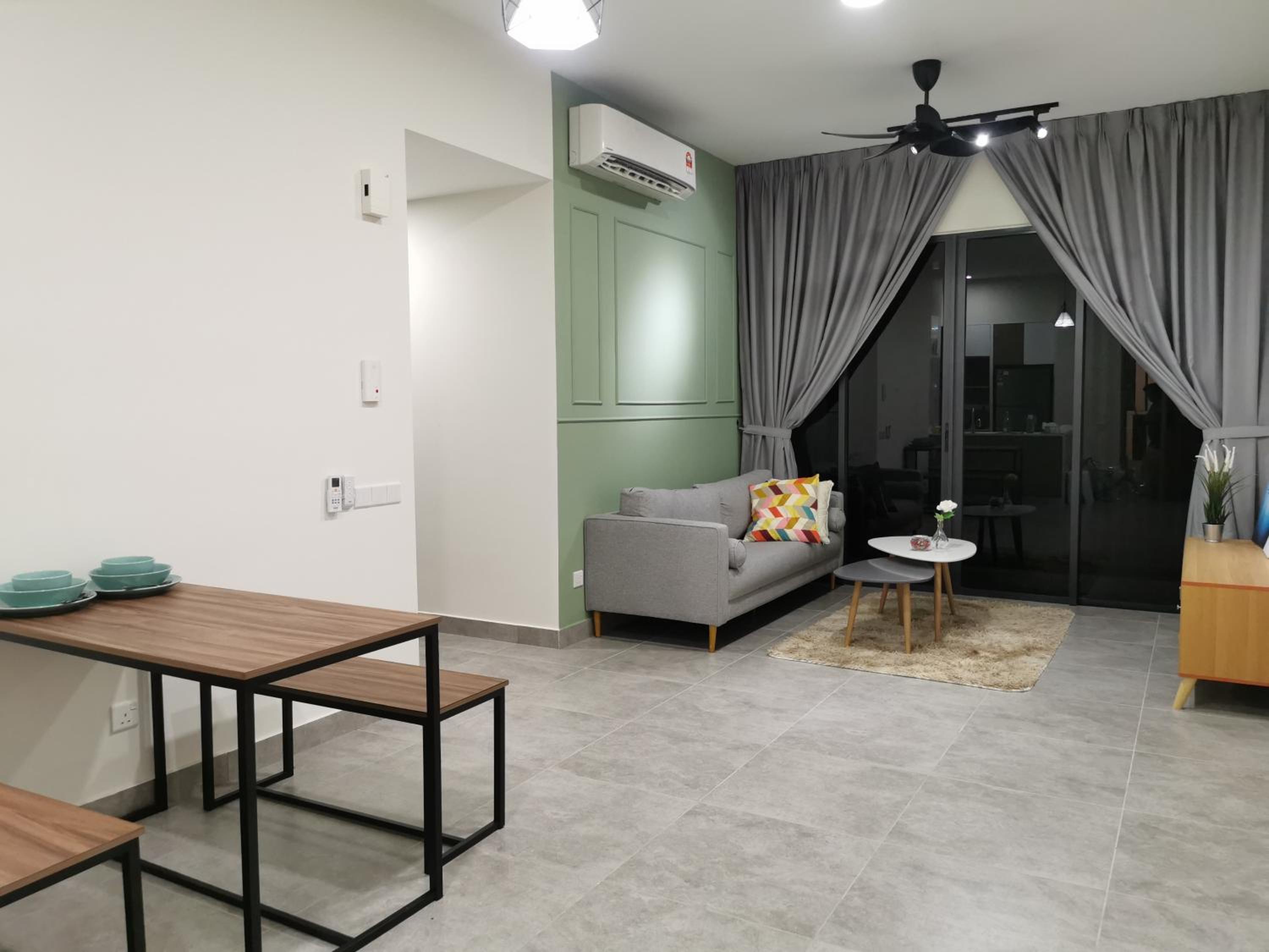Millerz Square, Old Klang Road Near Mid Valley by De Harlequins Guesthouse