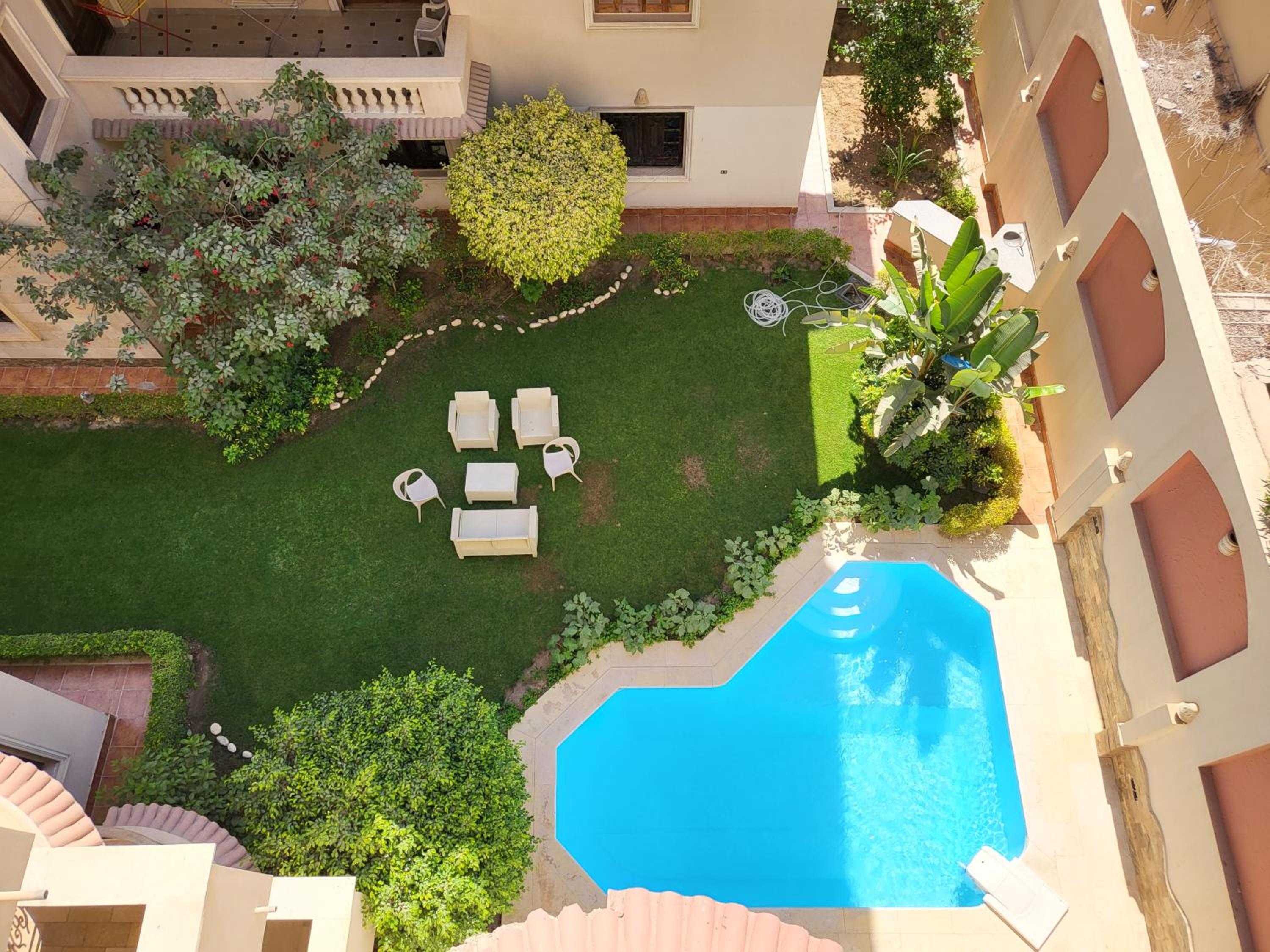 Lovely one-bedroom condo with garden view