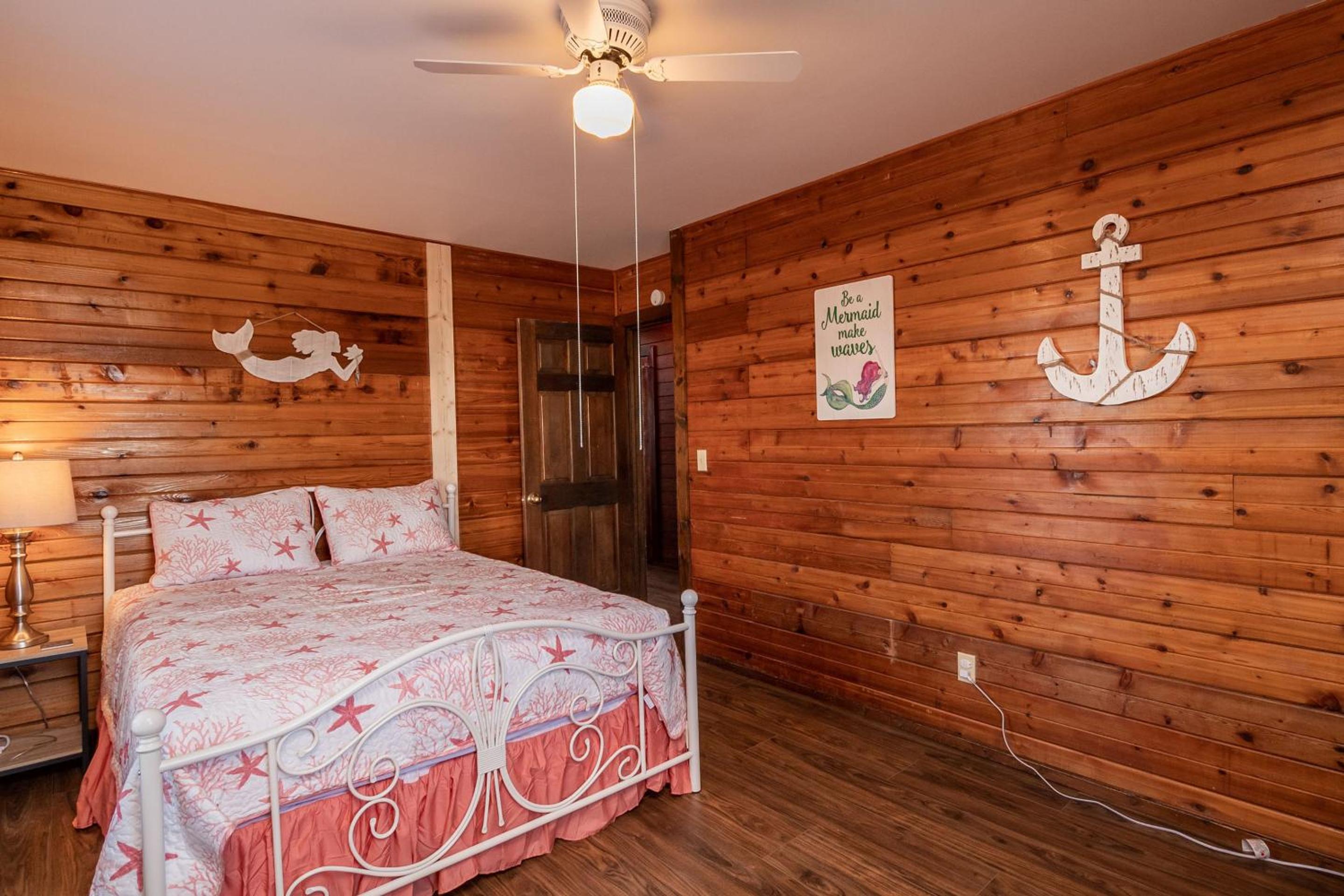Salty Dawg by Oak Island Accommodations view 2