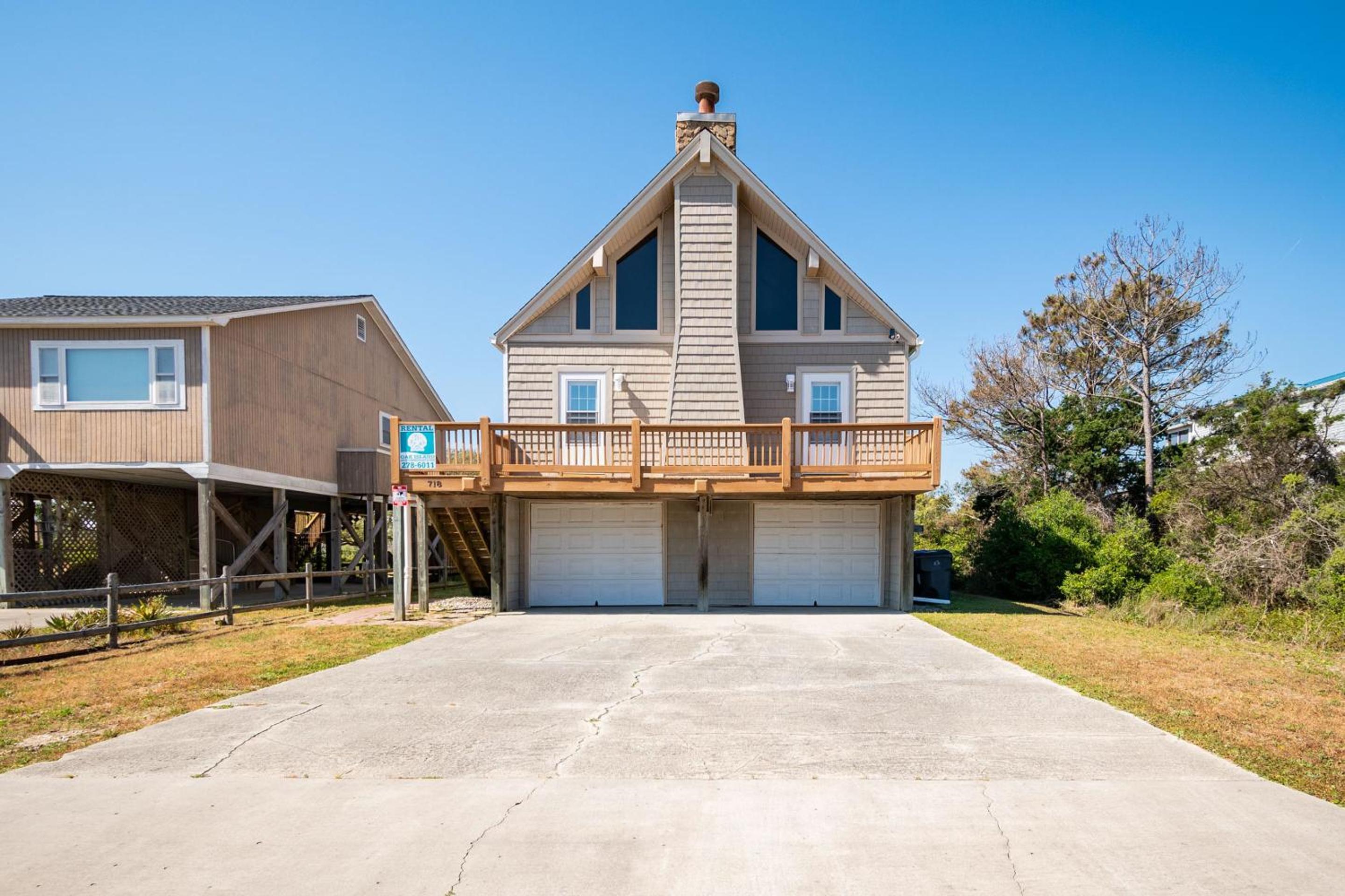 Salty Dawg by Oak Island Accommodations view 3