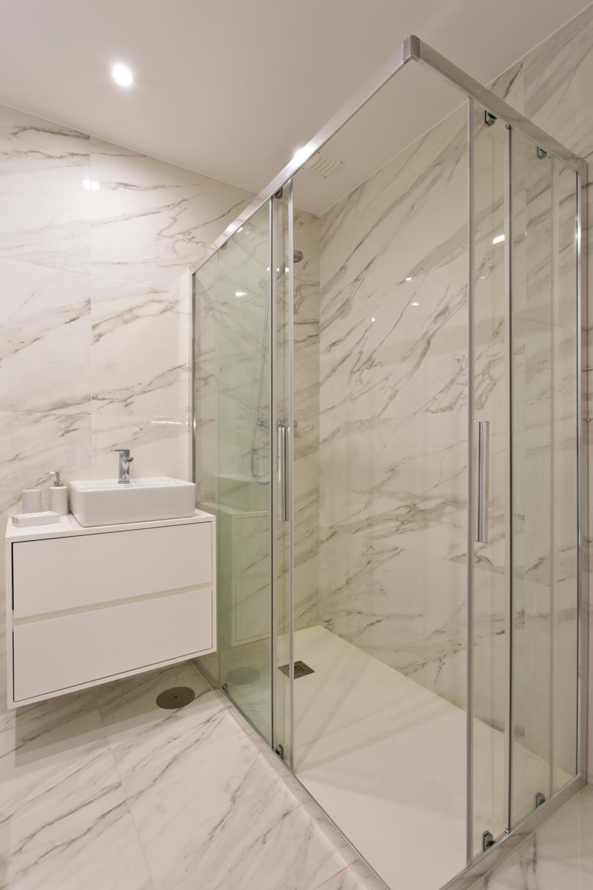 BOUTIQUE Rentals-THE ALMA Apt w/ balcony view 3