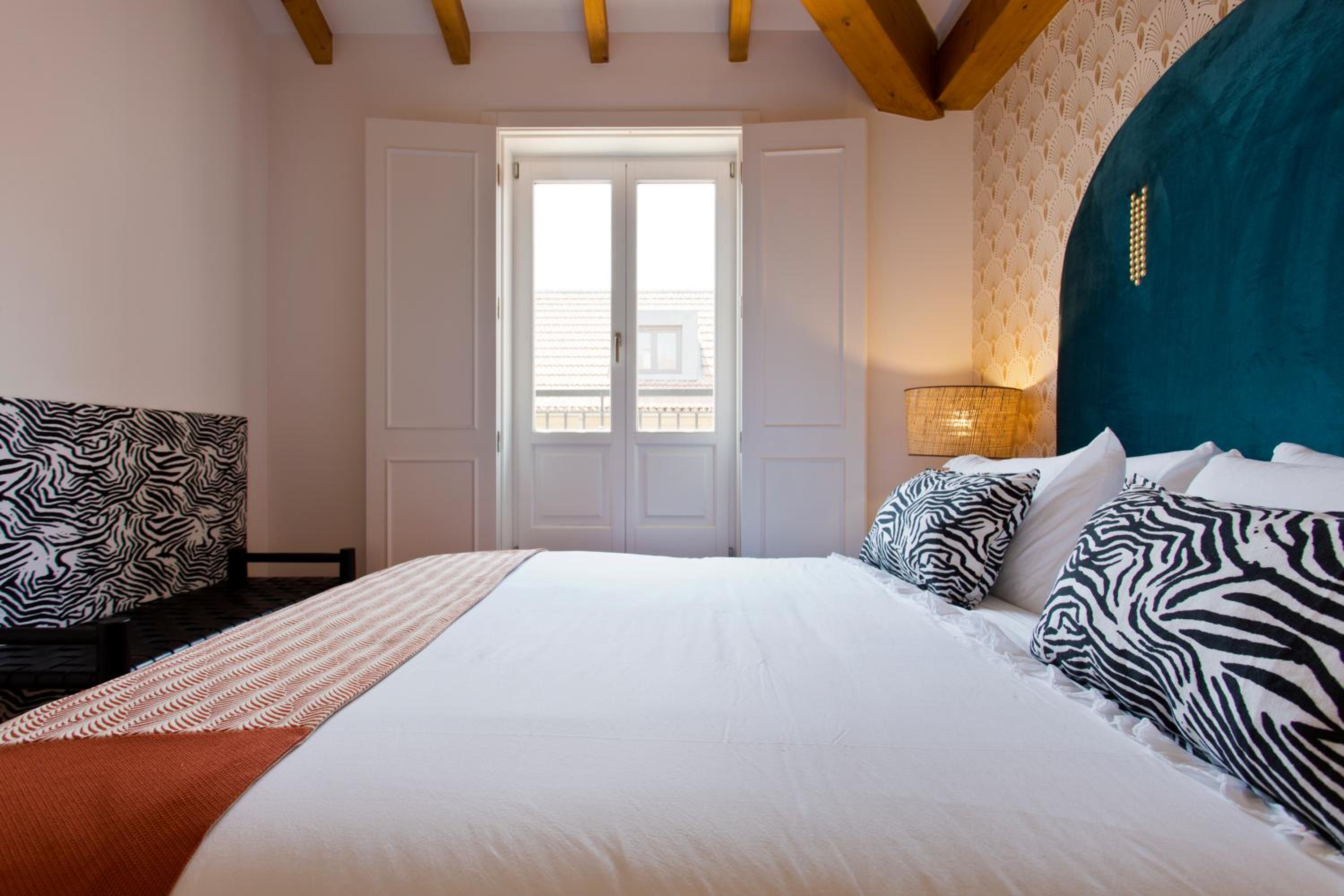 BOUTIQUE Rentals-THE ALMA Apt w/ balcony view 5
