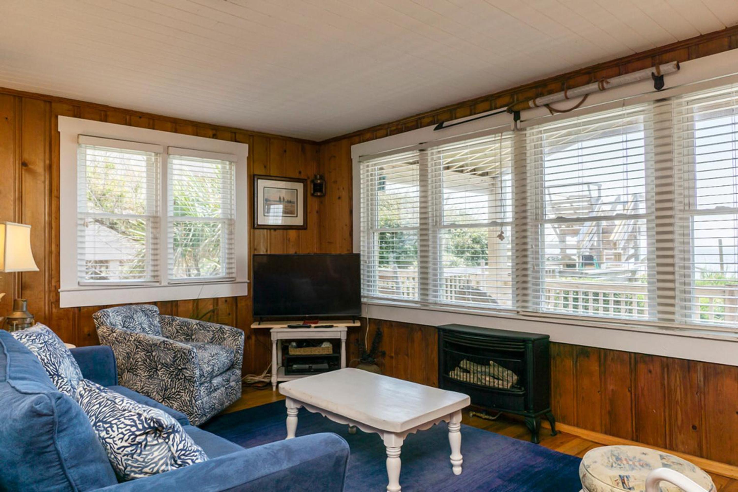 Seawards Fun by Oak Island Accommodations view 2