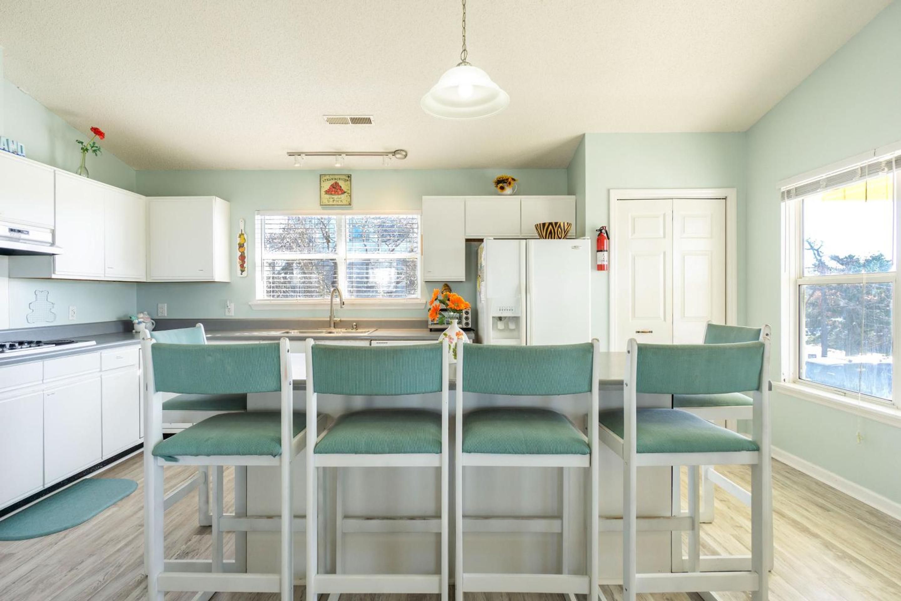 See Otter by Oak Island Accommodations view 4