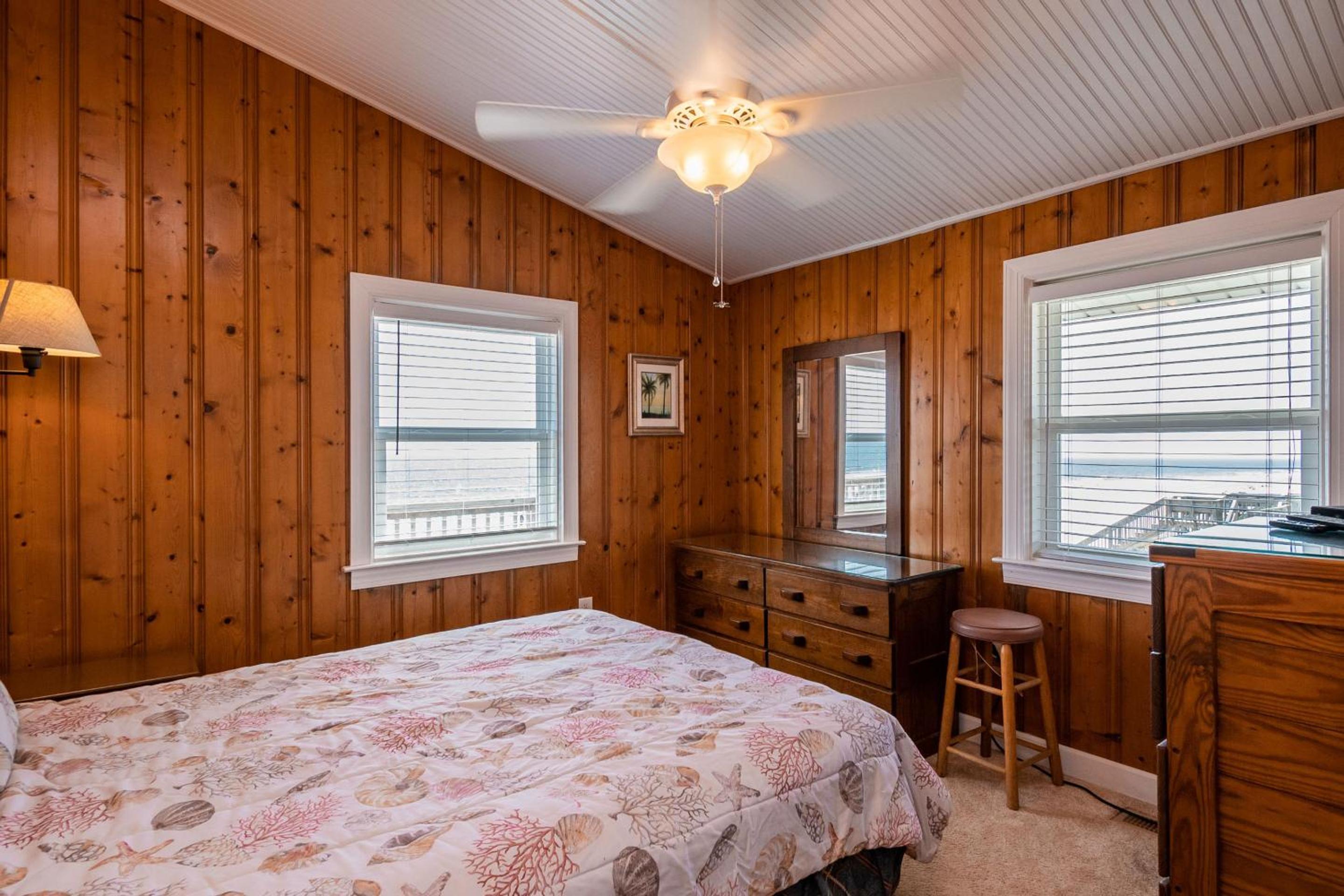 Windward Mark by Oak Island Accommodations view 4