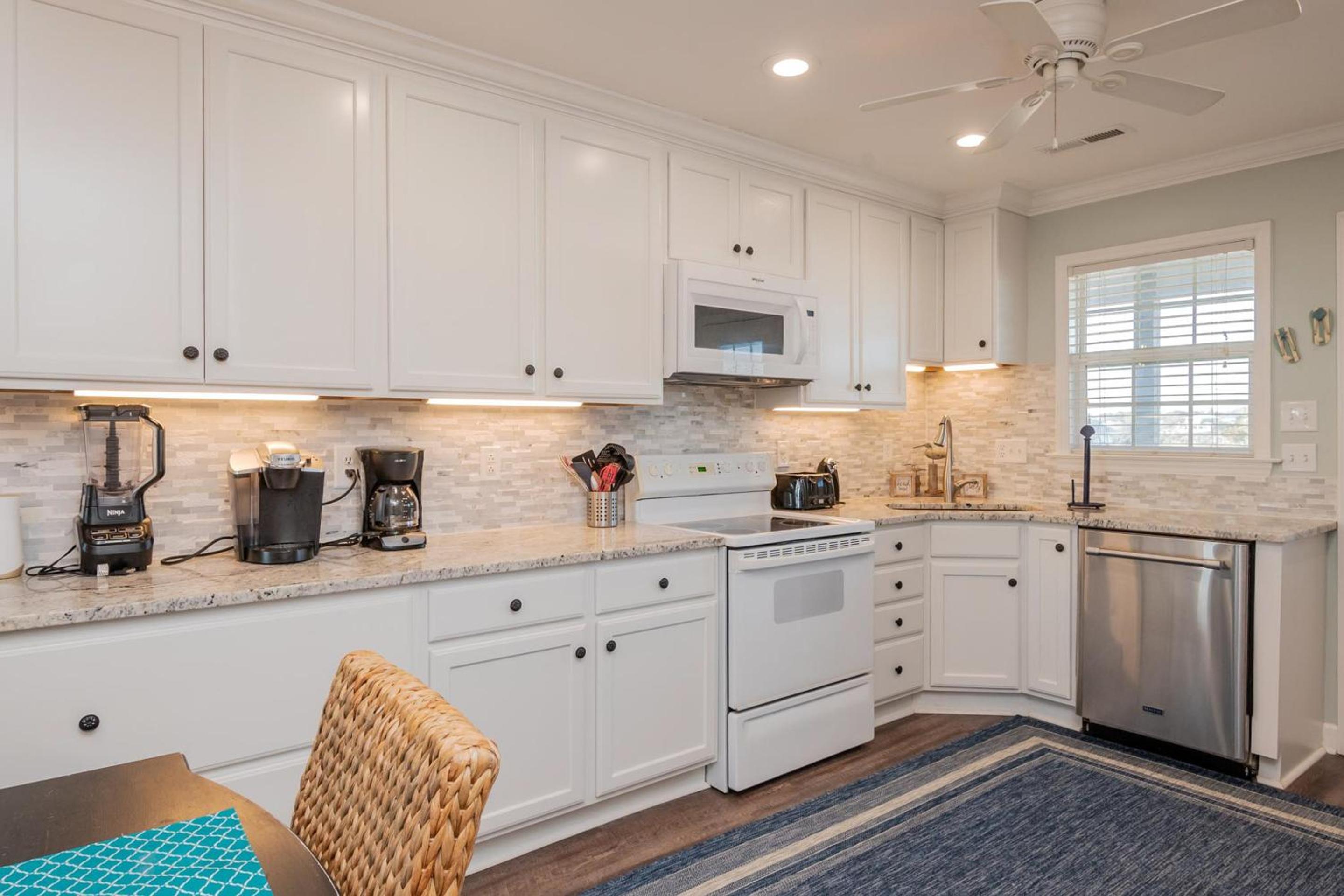 Sherrys Paradise by Oak Island Accommodations view 3