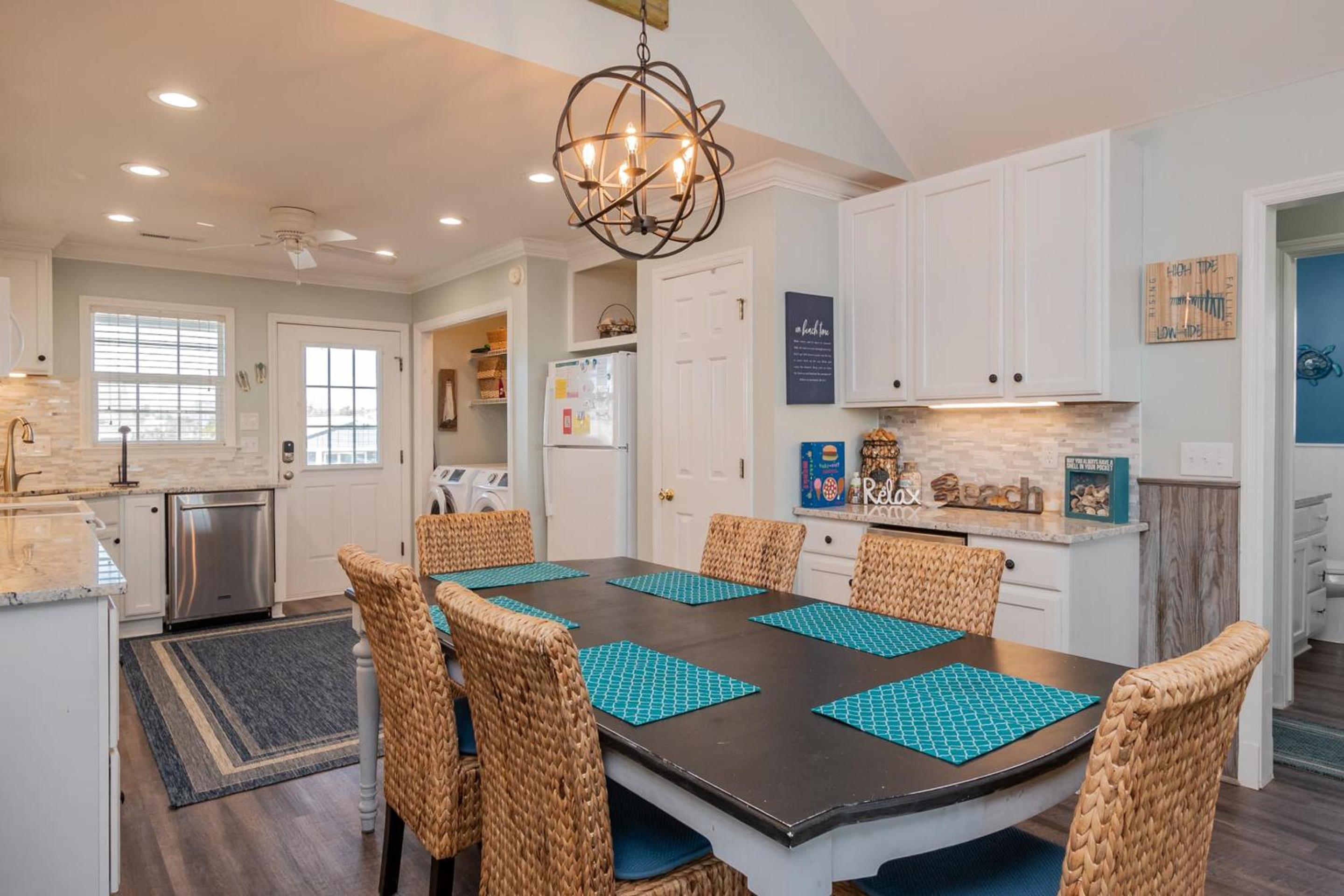 Sherrys Paradise by Oak Island Accommodations view 4