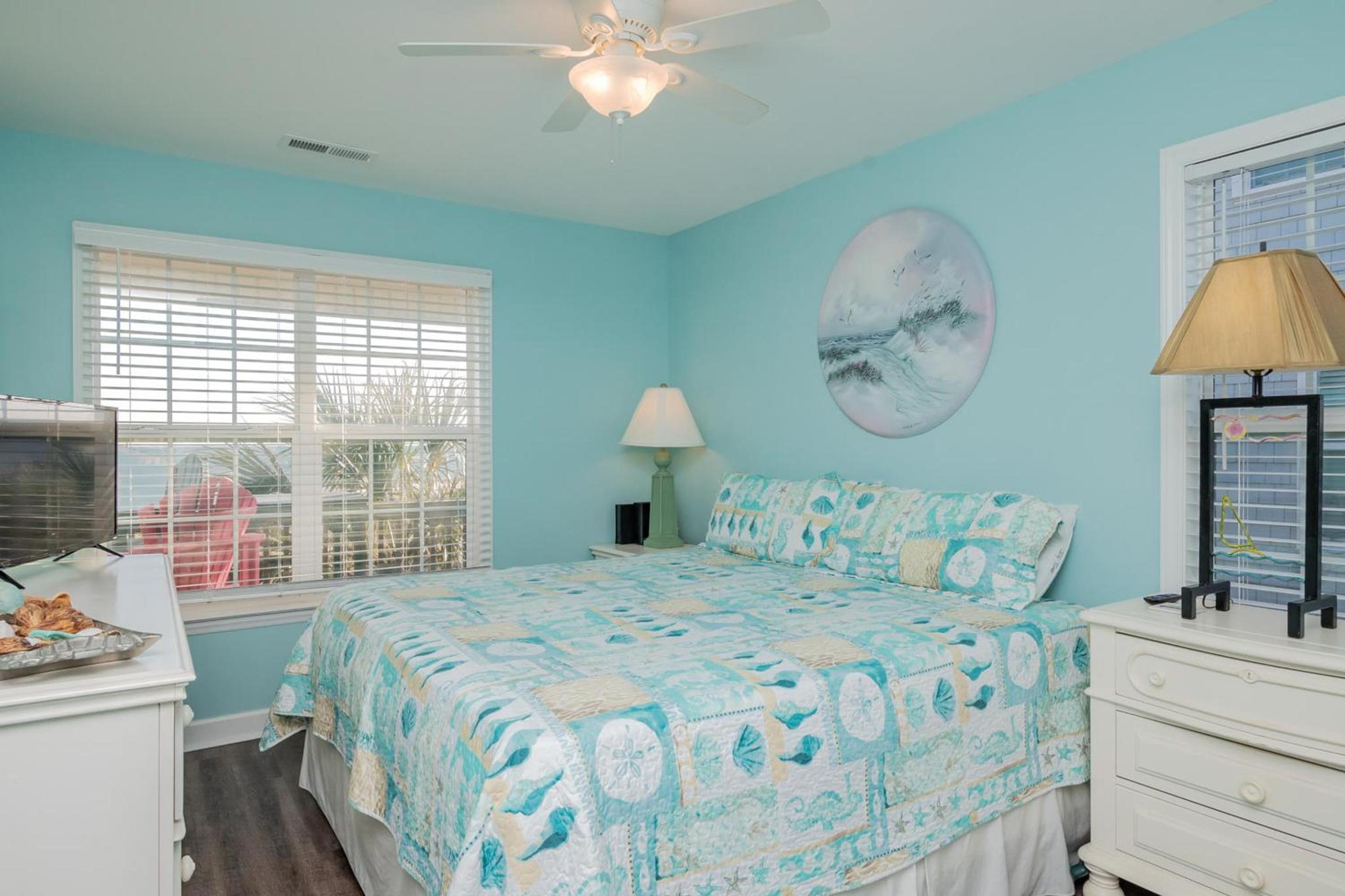 Sherrys Paradise by Oak Island Accommodations view 5