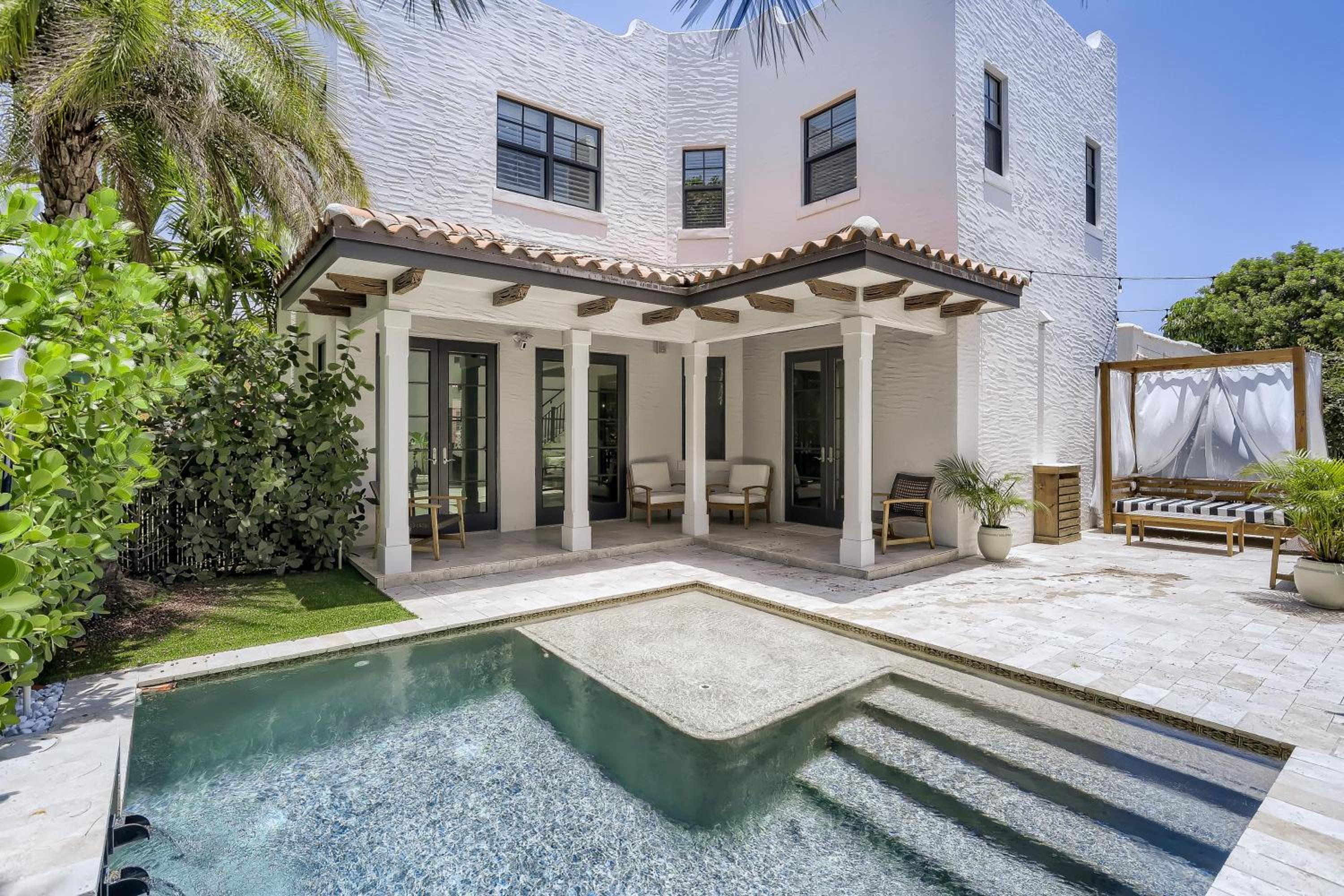 Villa del Flamingo - Modern Living & Poolside Escape in Flamingo Park view 3