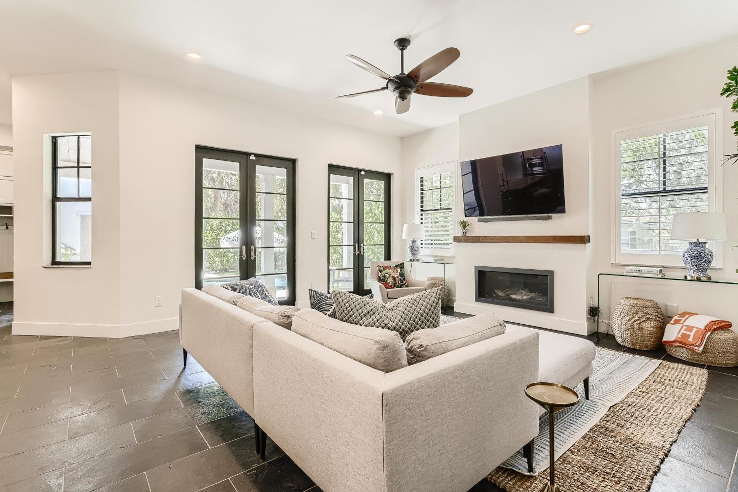 Villa del Flamingo - Modern Living & Poolside Escape in Flamingo Park view 5
