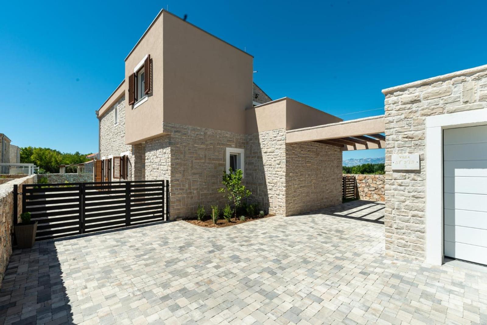Luxury villa with pool,jacuzzi and sauna 03 - by TA Leut Agency
