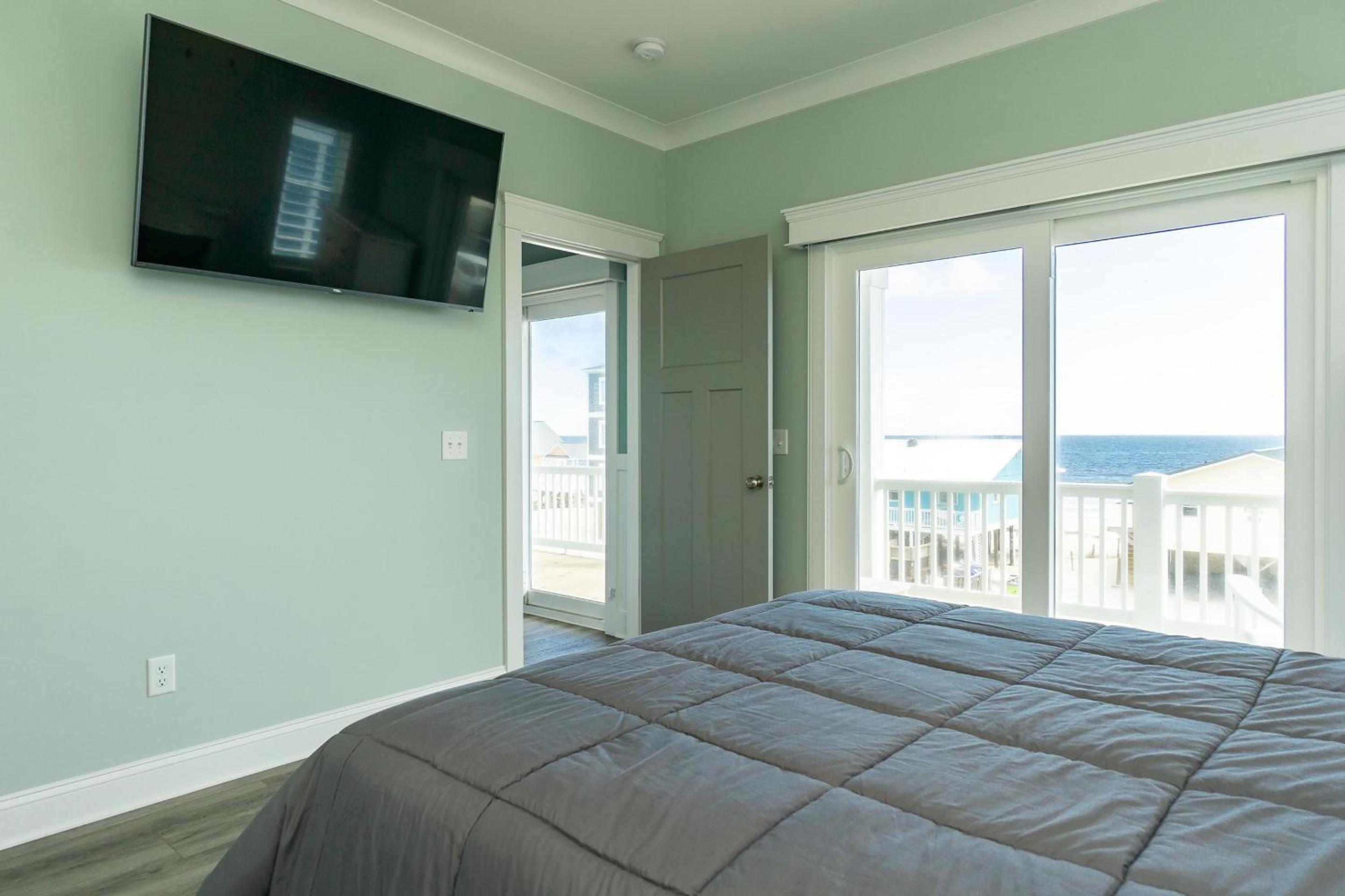 Wait N Sea by Oak Island Accommodations view 5