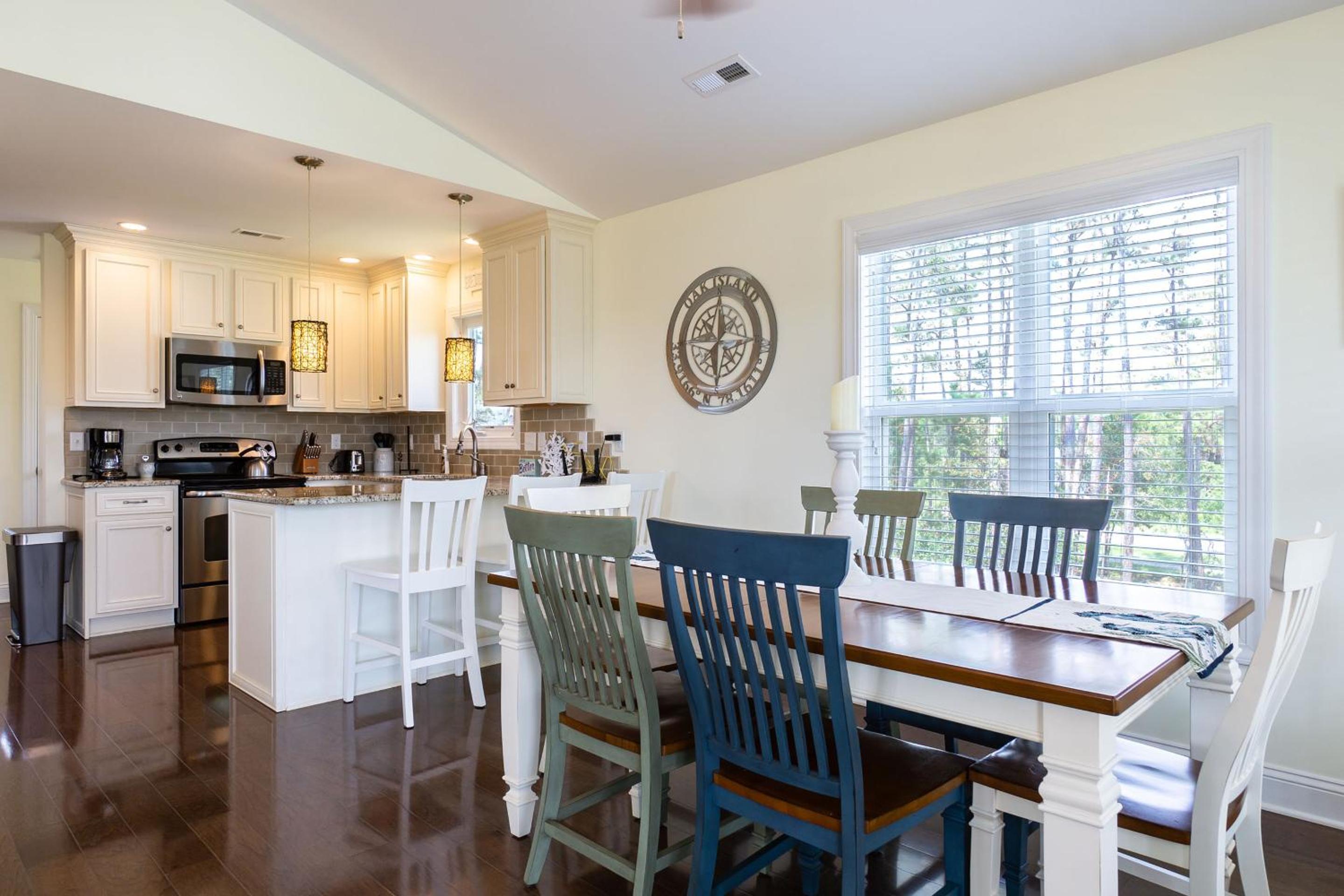 Southern Charm by Oak Island Accommodations view 4
