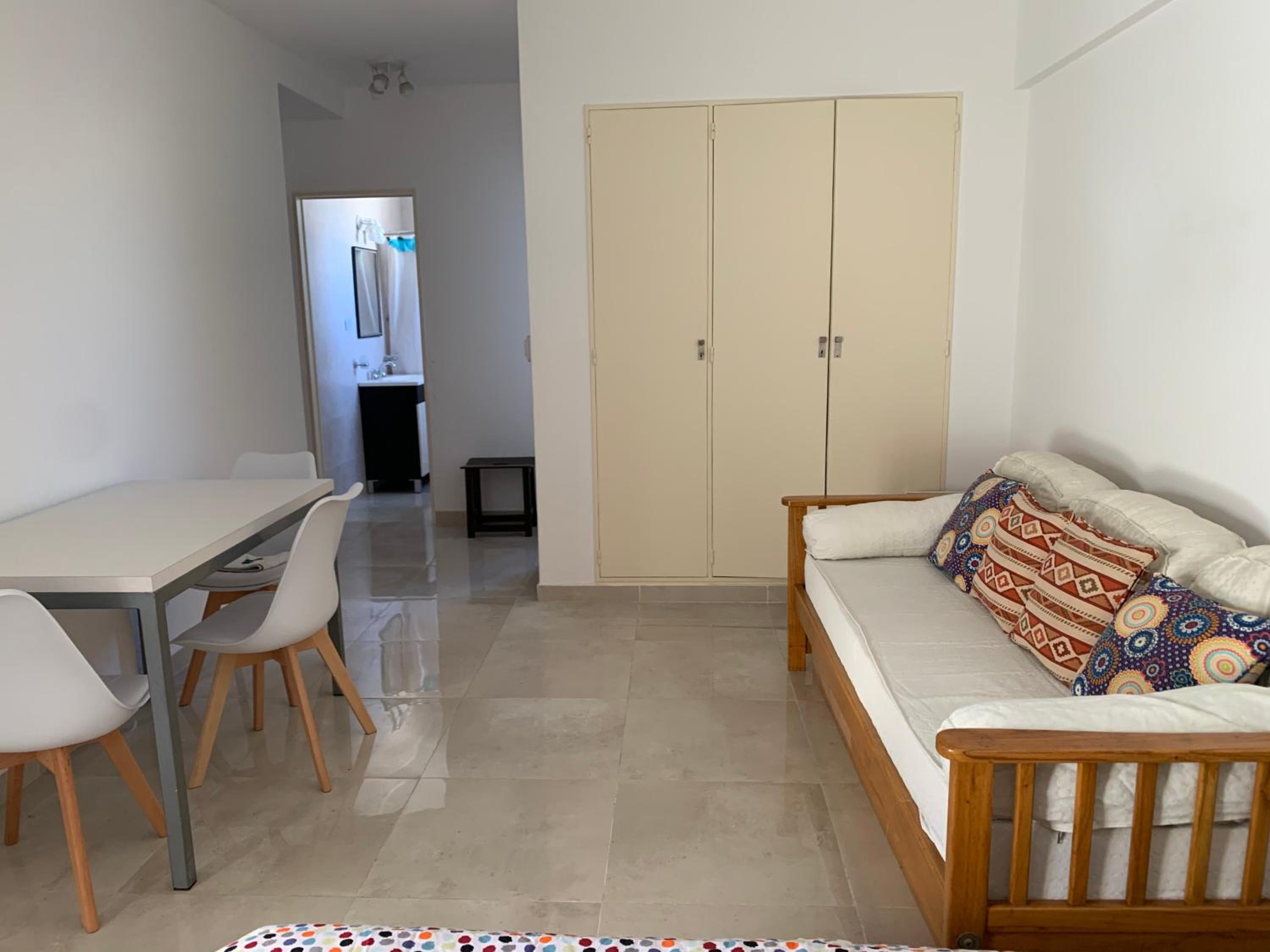 1 ambiente bien ubicado Almagro. Hospital Italiano