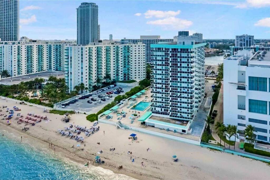 MAGNIFICENT 2 bedroom /2 bath beachfront with Beach View Condo apartment view 4