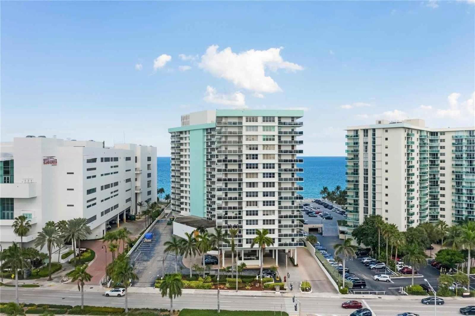 MAGNIFICENT 2 bedroom /2 bath beachfront with Beach View Condo apartment view 5