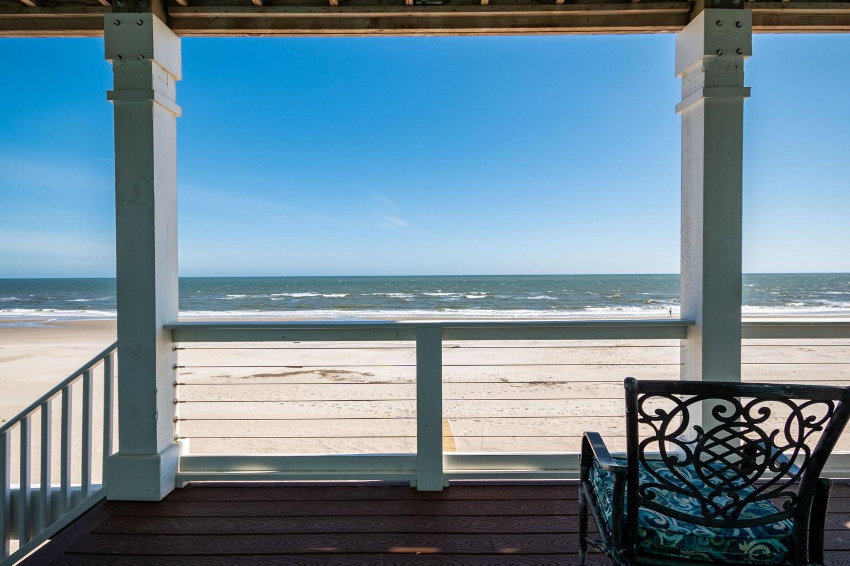 The Salty Dog by Oak Island Accommodations view 2