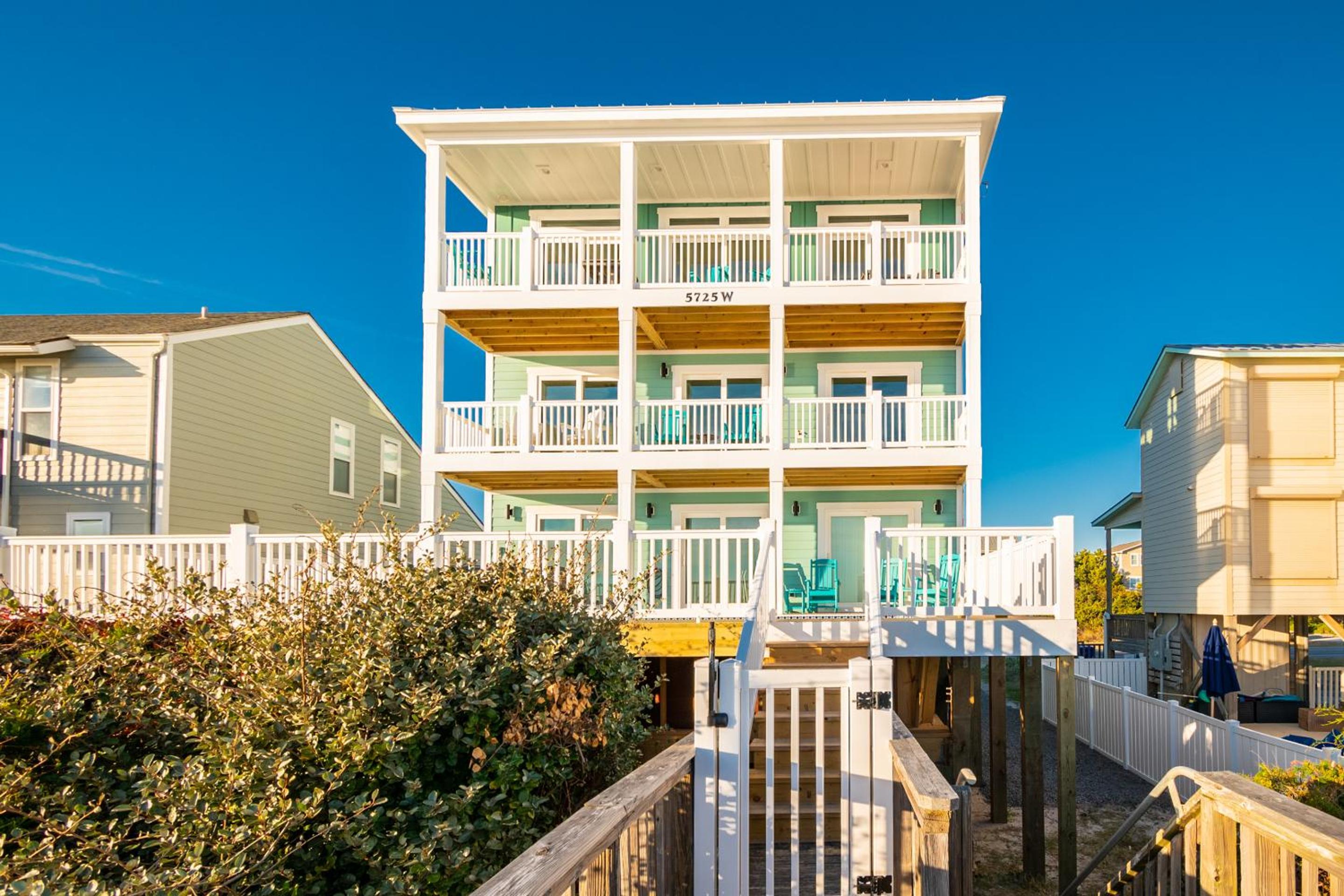 The Sandcastle by Oak Island Accommodations view 3