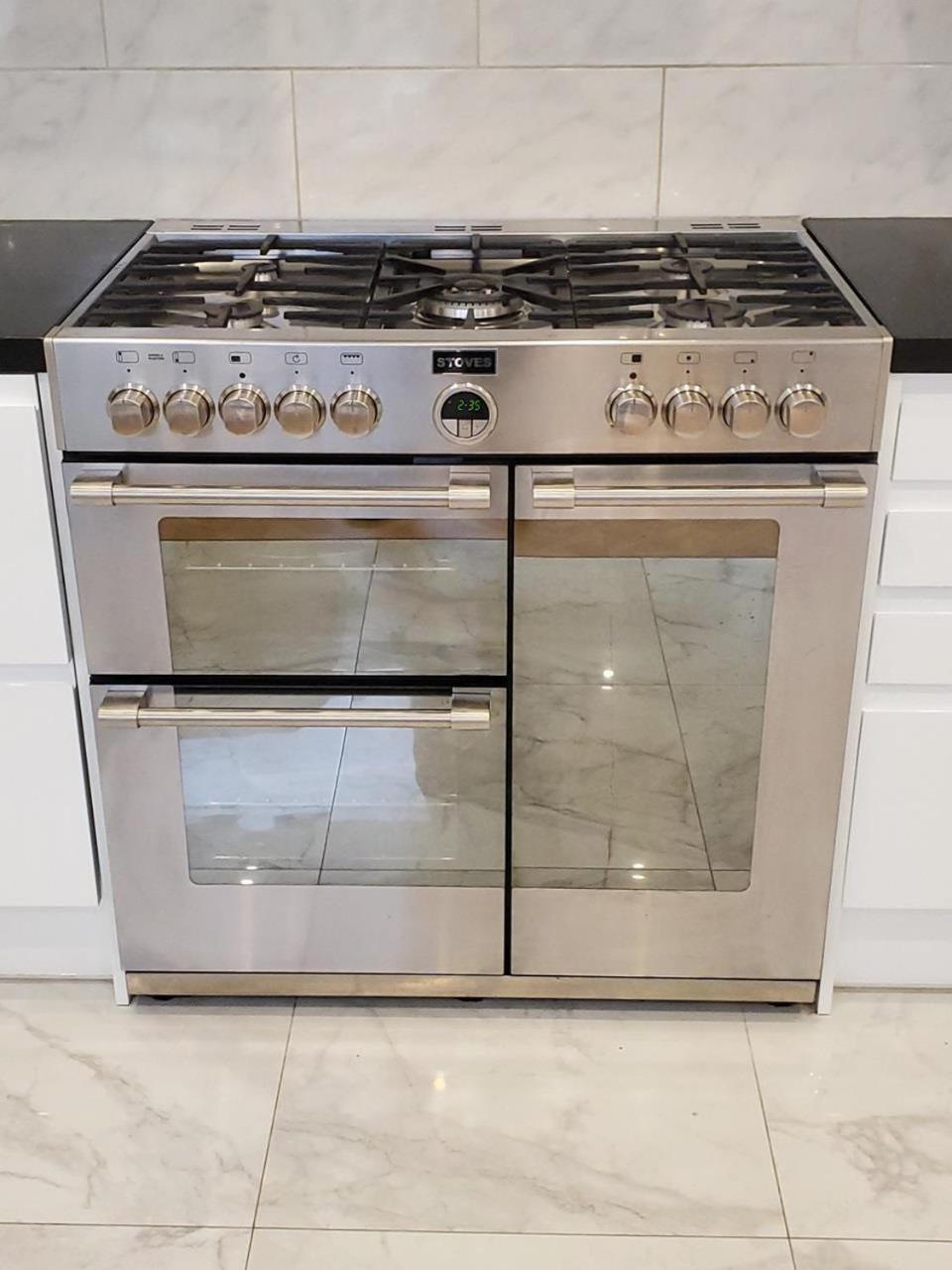 Spacious flat with a garden near tube, train, Thames and the city center