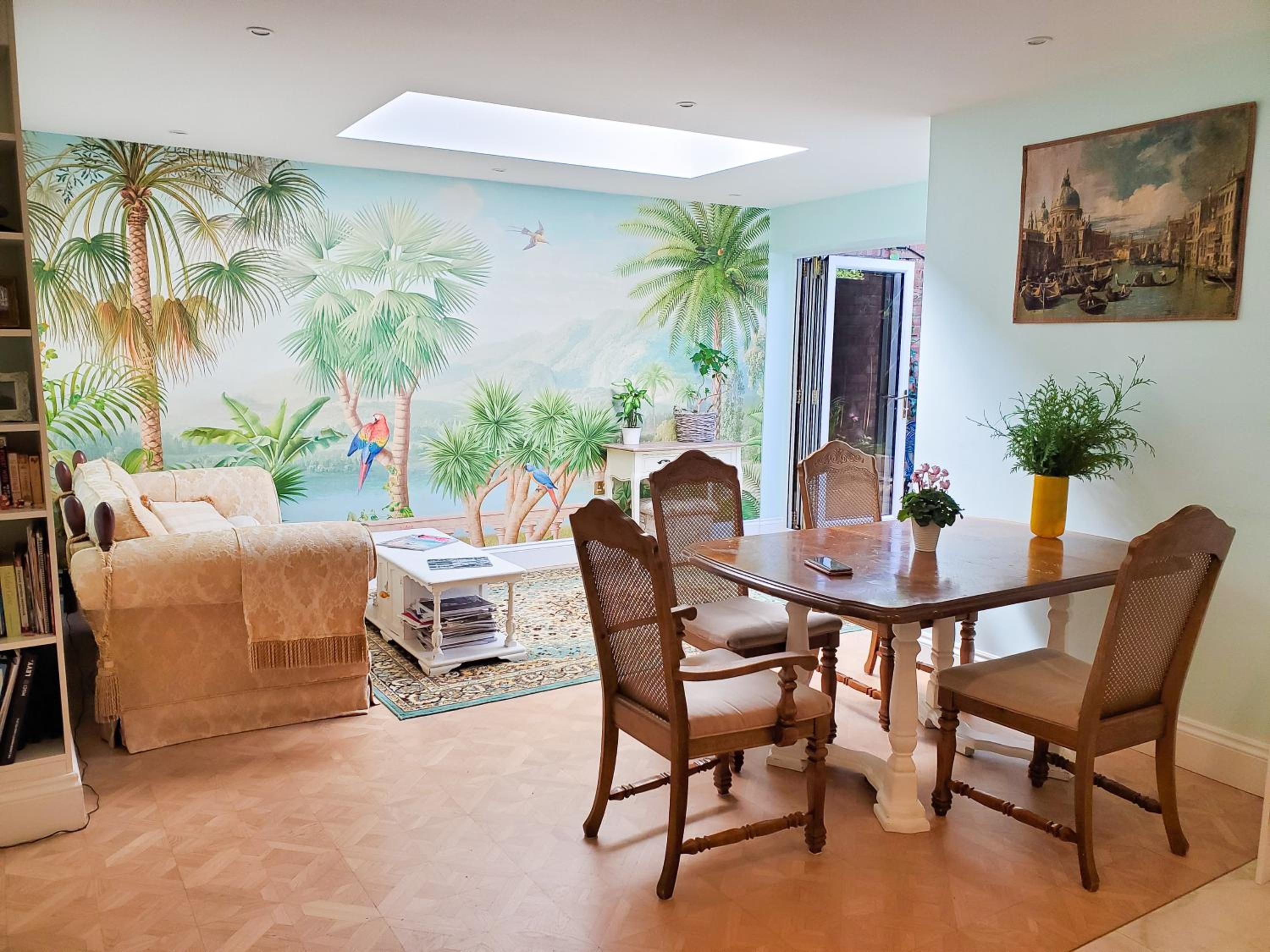 Spacious flat with a garden near tube, train, Thames and the city center