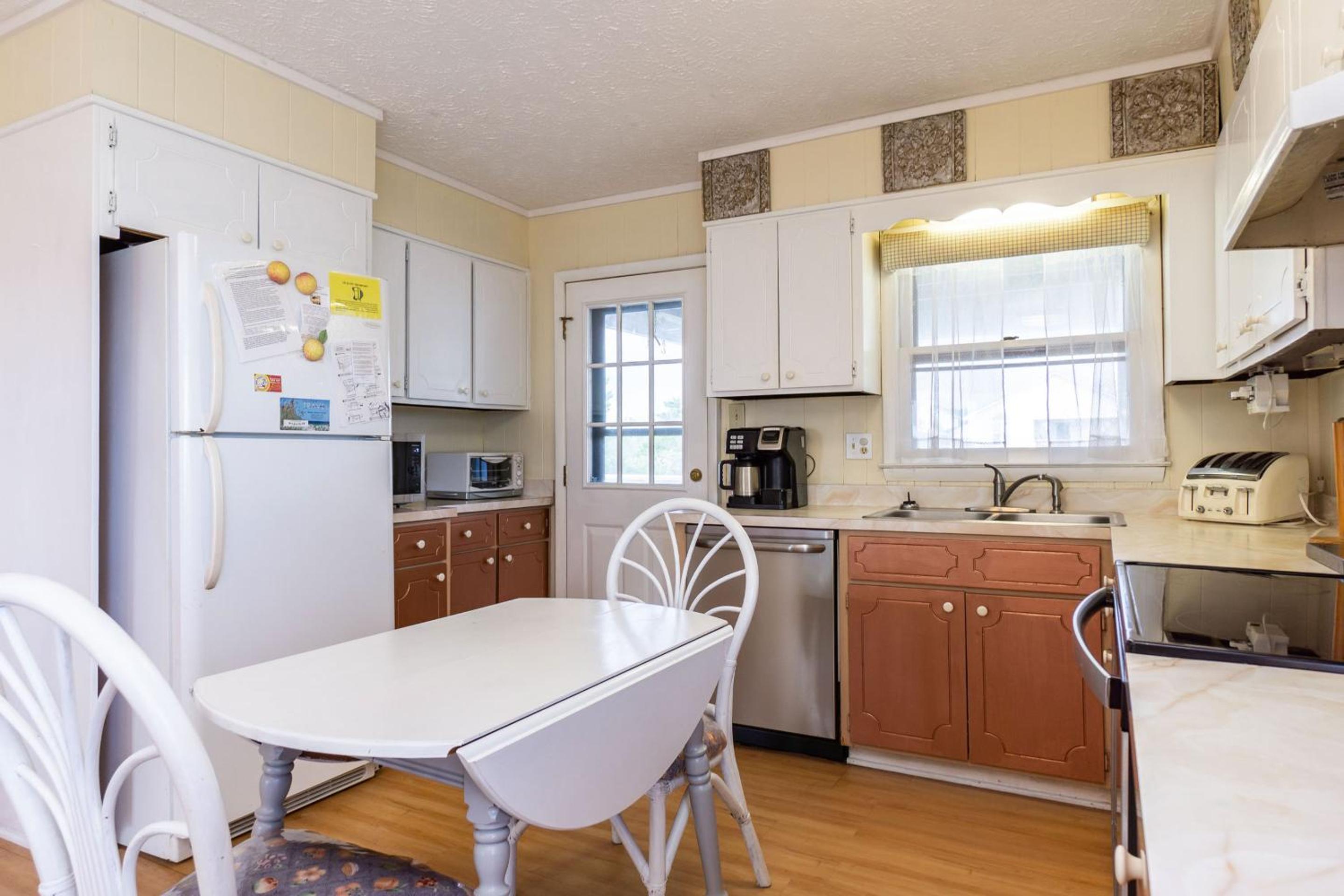 BeachyPeachyKeen by Oak Island Accommodations view 2
